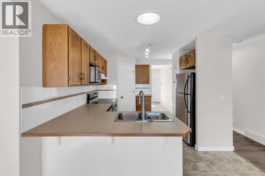 110 West Creek Bay, Chestermere, Alberta  T1X 1K7 - Photo 9 - A2262218