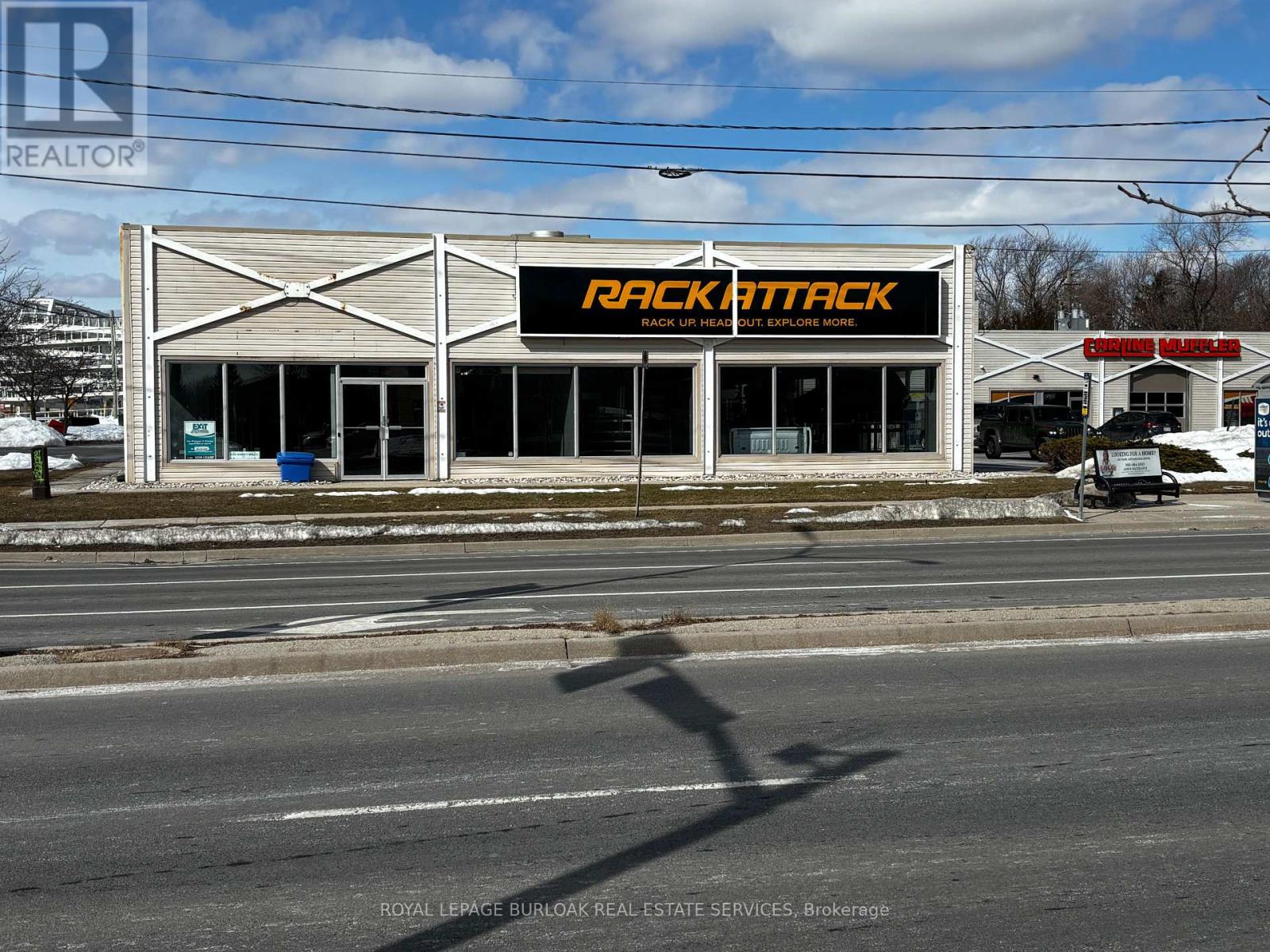 1 - 2279 Fairview Street, Burlington, Ontario  L7R 2E3 - Photo 2 - W12841788