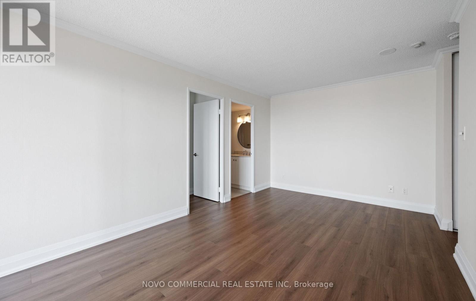 1216 - 145 Hillcrest Avenue, Mississauga, Ontario  L5B 3Z1 - Photo 10 - W12841800