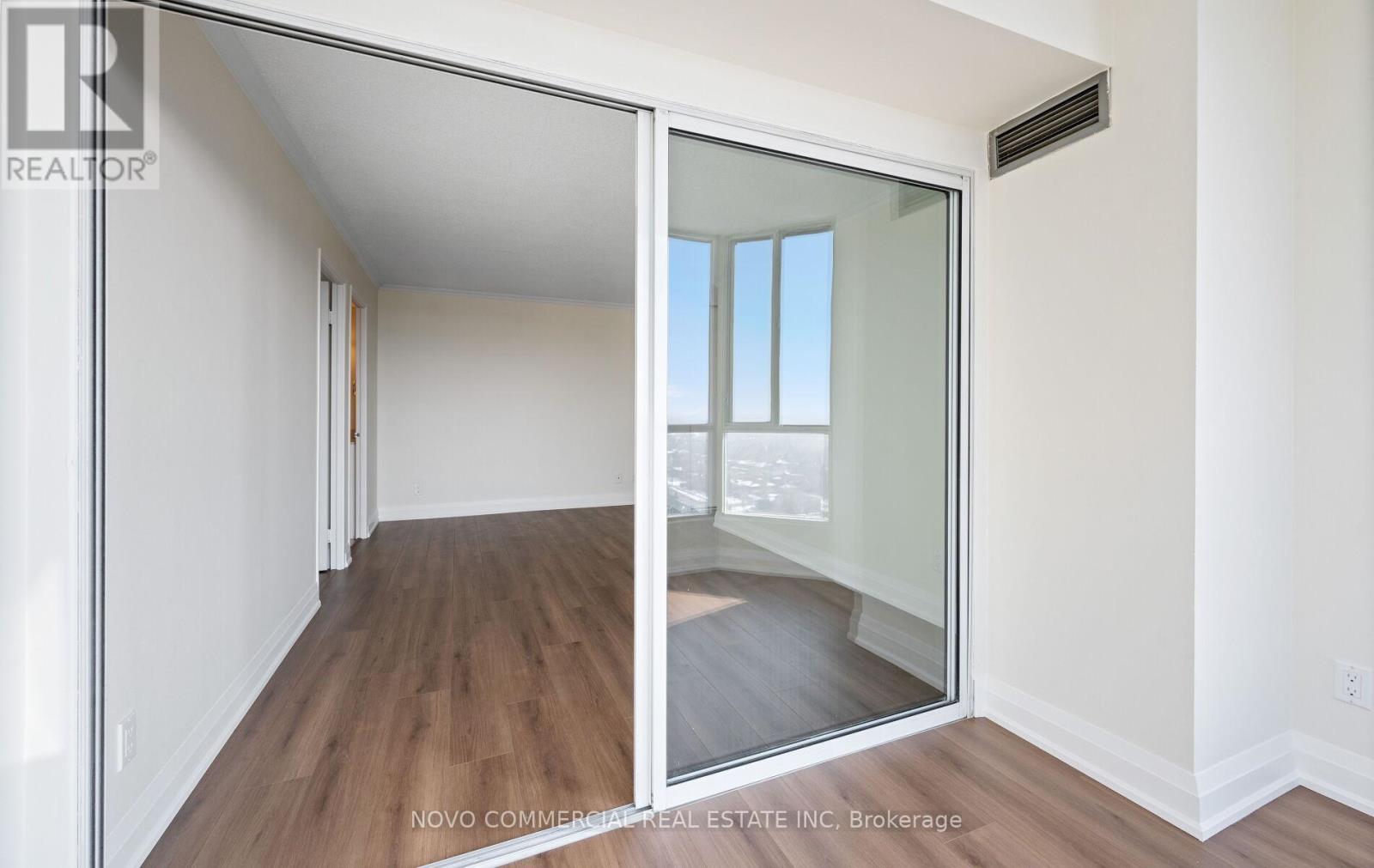 1216 - 145 Hillcrest Avenue, Mississauga, Ontario  L5B 3Z1 - Photo 12 - W12841800