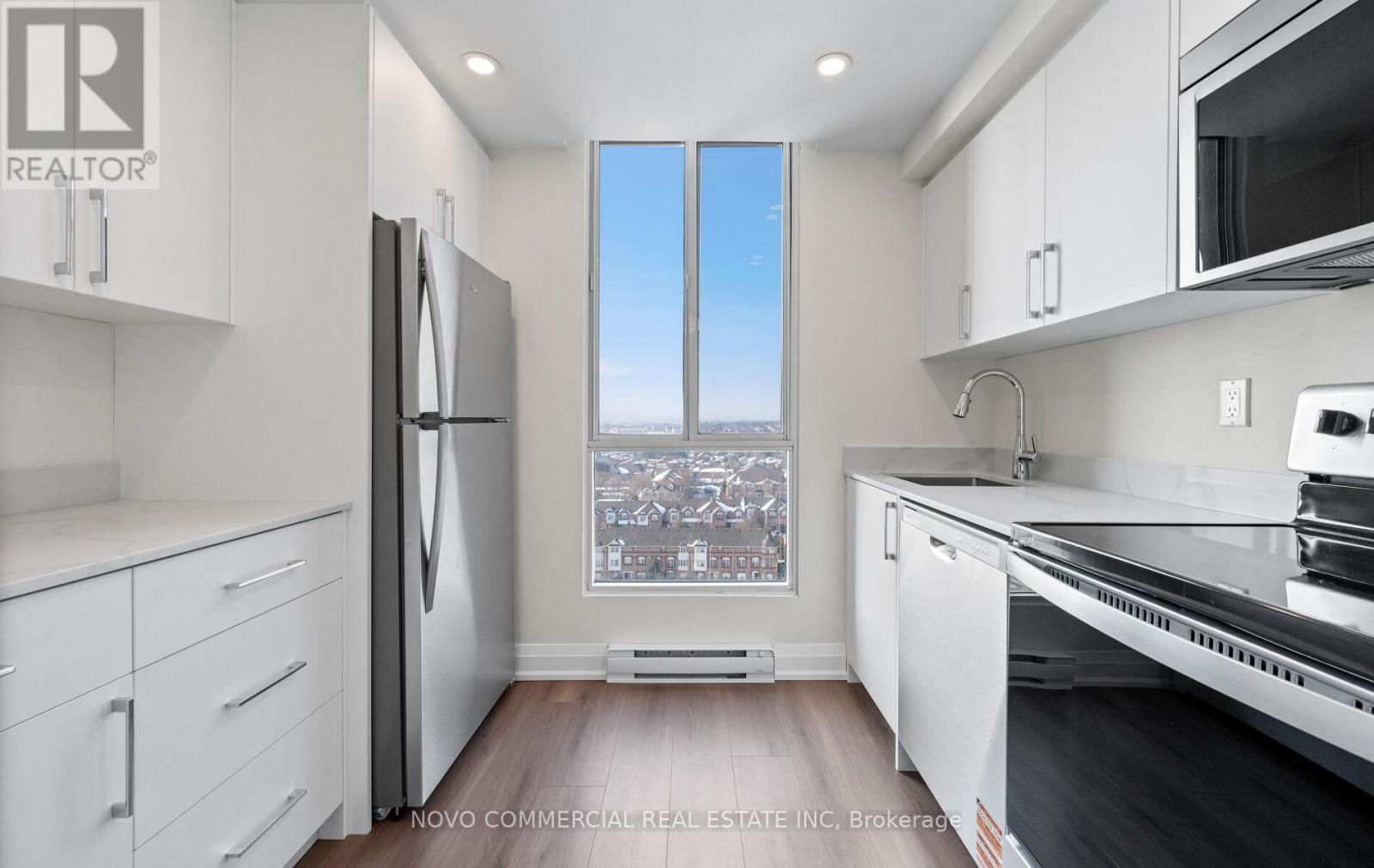 1216 - 145 Hillcrest Avenue, Mississauga, Ontario  L5B 3Z1 - Photo 2 - W12841800