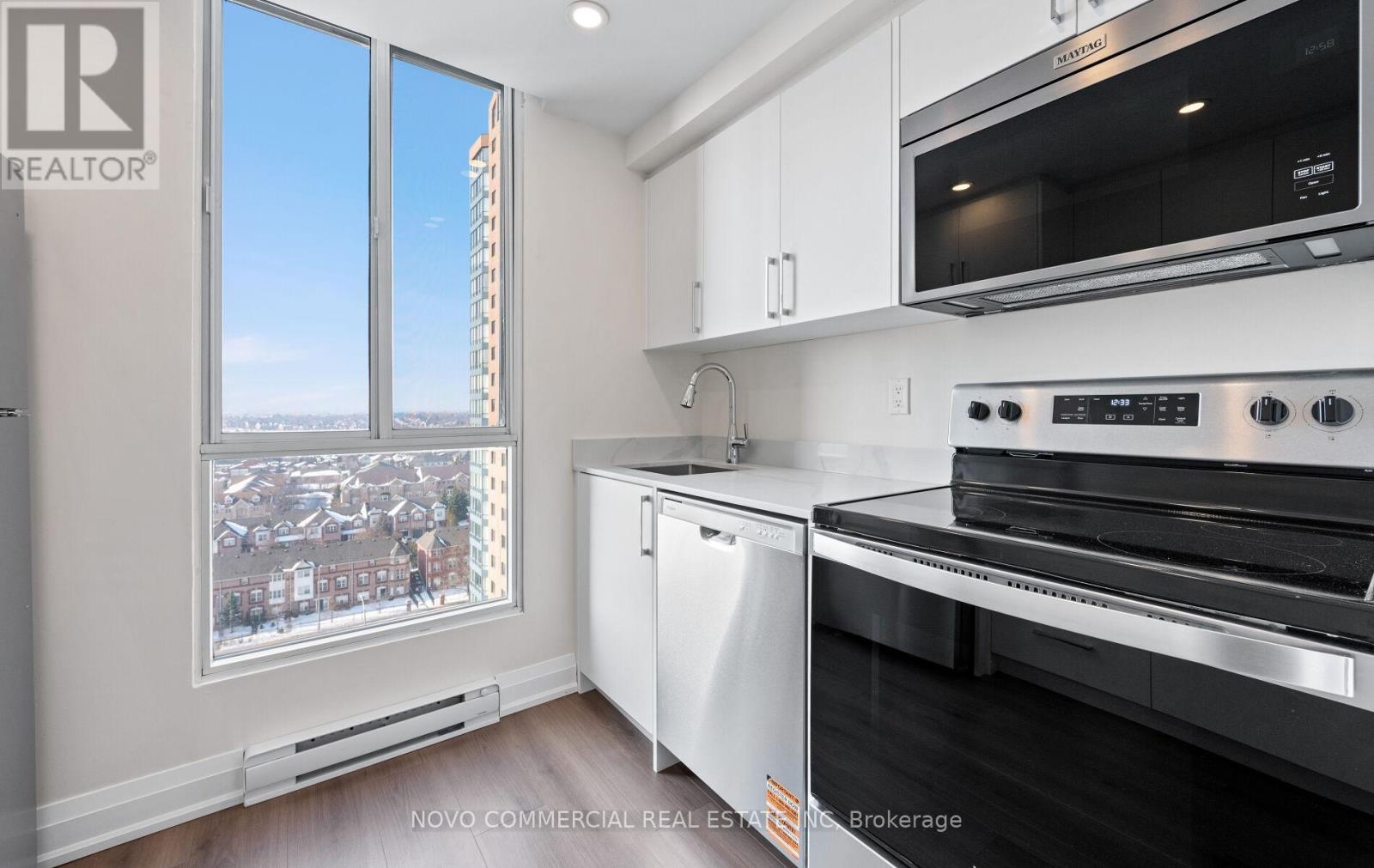 1216 - 145 Hillcrest Avenue, Mississauga, Ontario  L5B 3Z1 - Photo 3 - W12841800