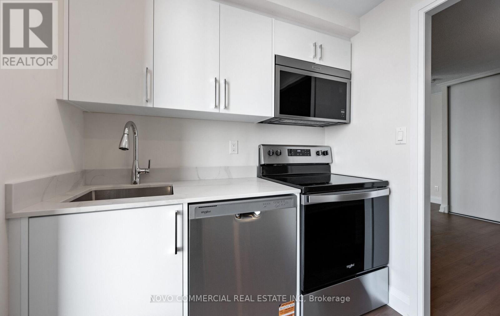 1216 - 145 Hillcrest Avenue, Mississauga, Ontario  L5B 3Z1 - Photo 4 - W12841800