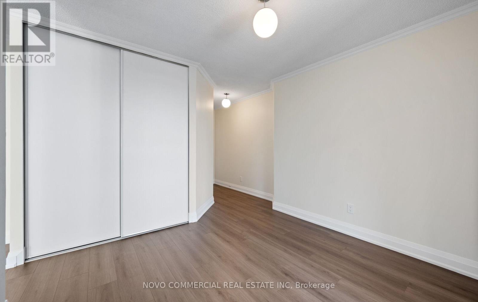 1216 - 145 Hillcrest Avenue, Mississauga, Ontario  L5B 3Z1 - Photo 7 - W12841800