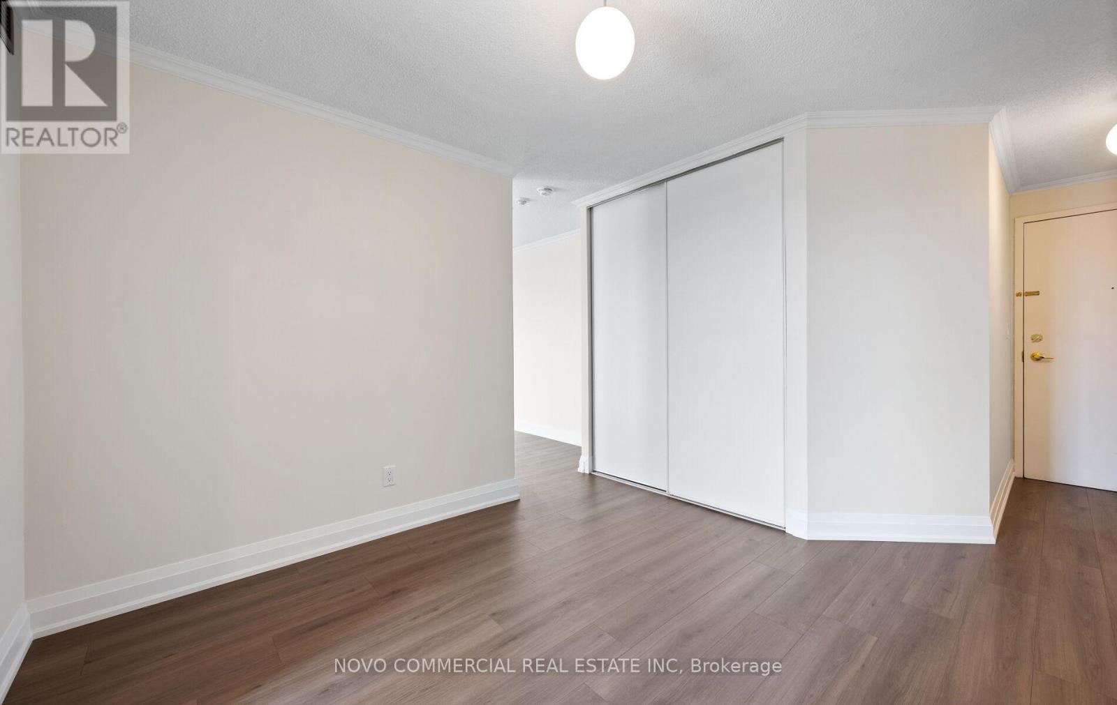 1216 - 145 Hillcrest Avenue, Mississauga, Ontario  L5B 3Z1 - Photo 8 - W12841800