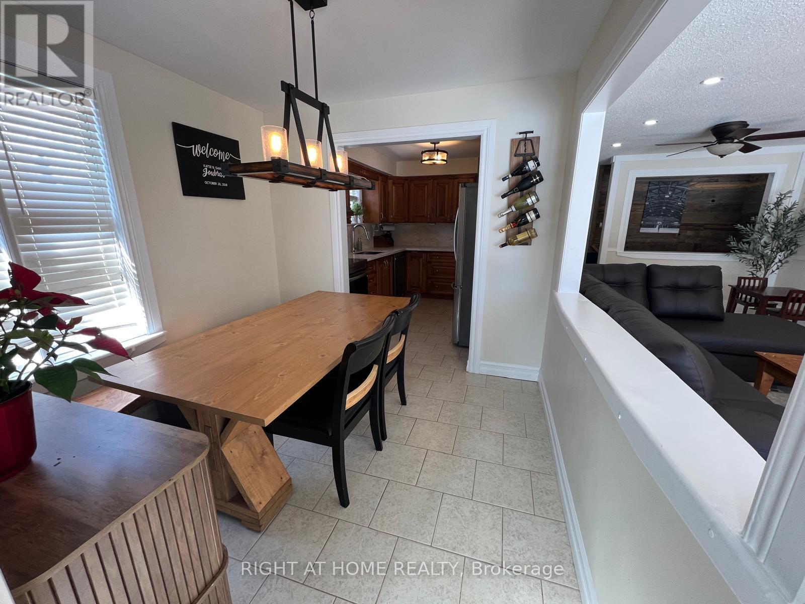 45 Newstead Crescent, Brampton, Ontario  L6V 2A8 - Photo 11 - W12841834