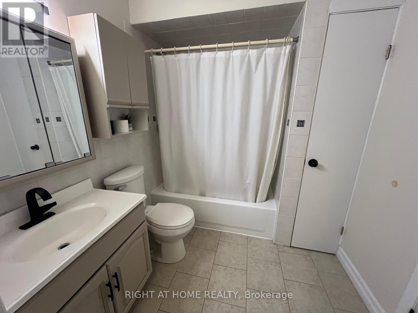 45 Newstead Crescent, Brampton, Ontario  L6V 2A8 - Photo 14 - W12841834