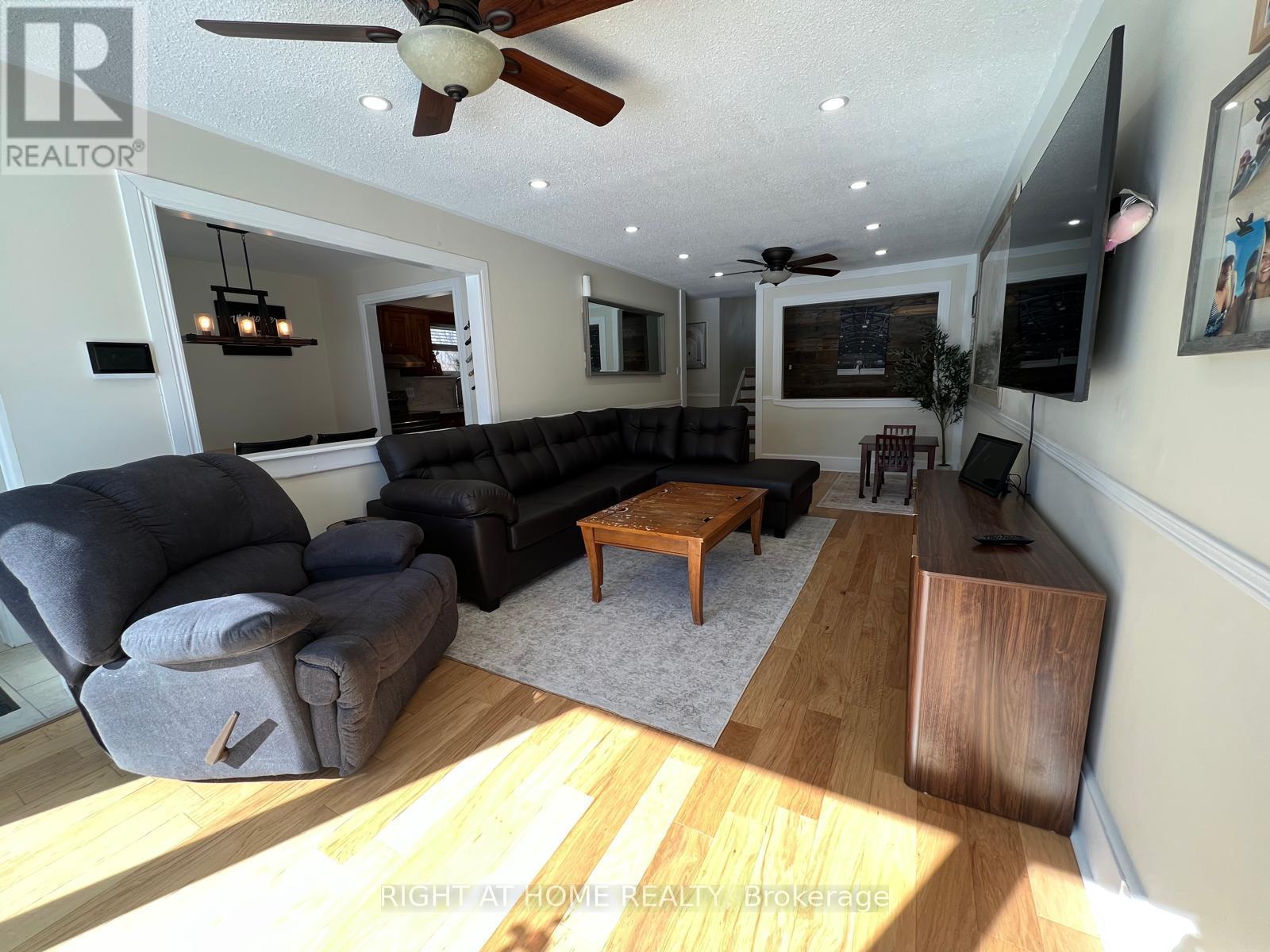 45 Newstead Crescent, Brampton, Ontario  L6V 2A8 - Photo 2 - W12841834