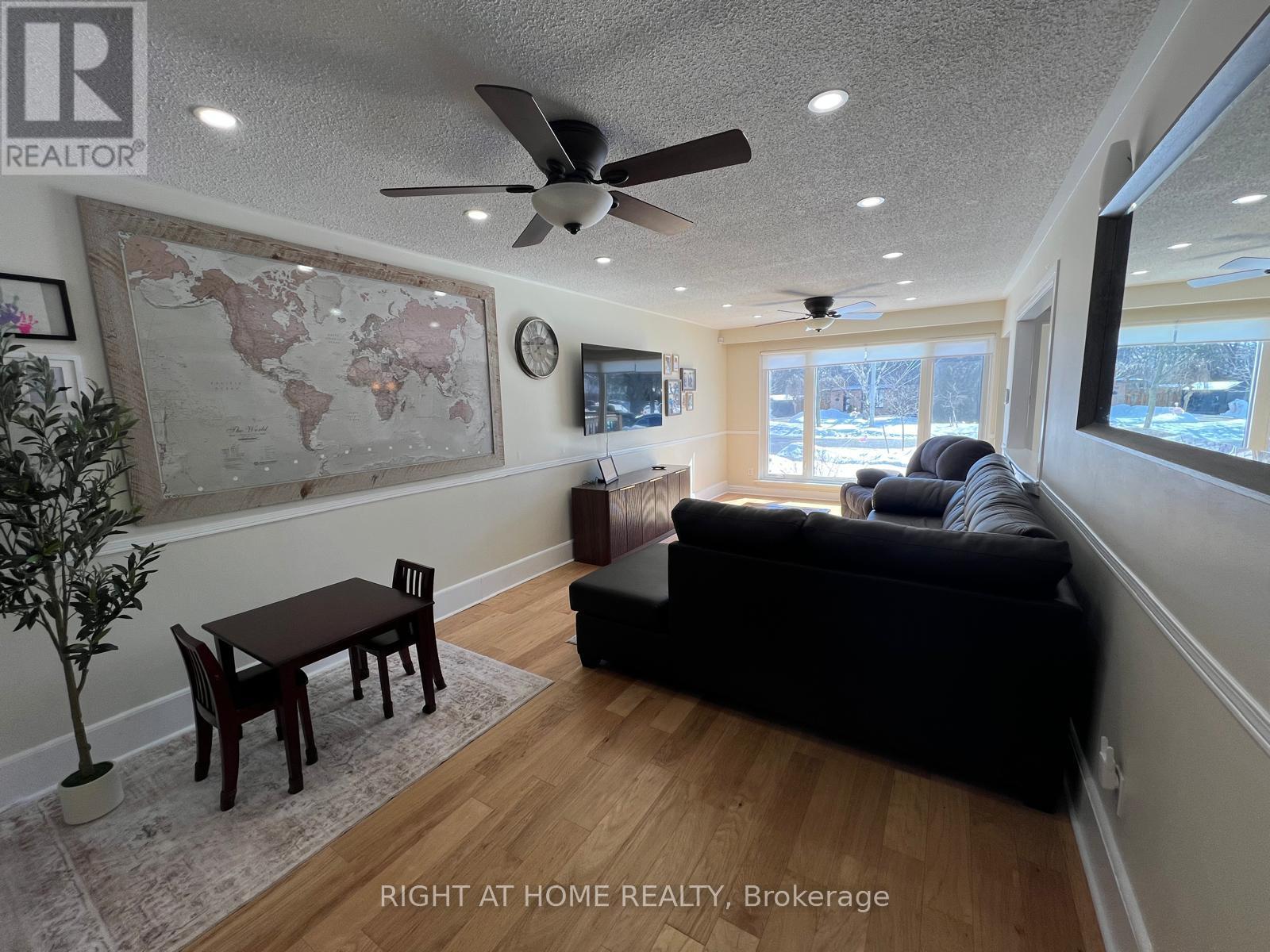 45 Newstead Crescent, Brampton, Ontario  L6V 2A8 - Photo 4 - W12841834