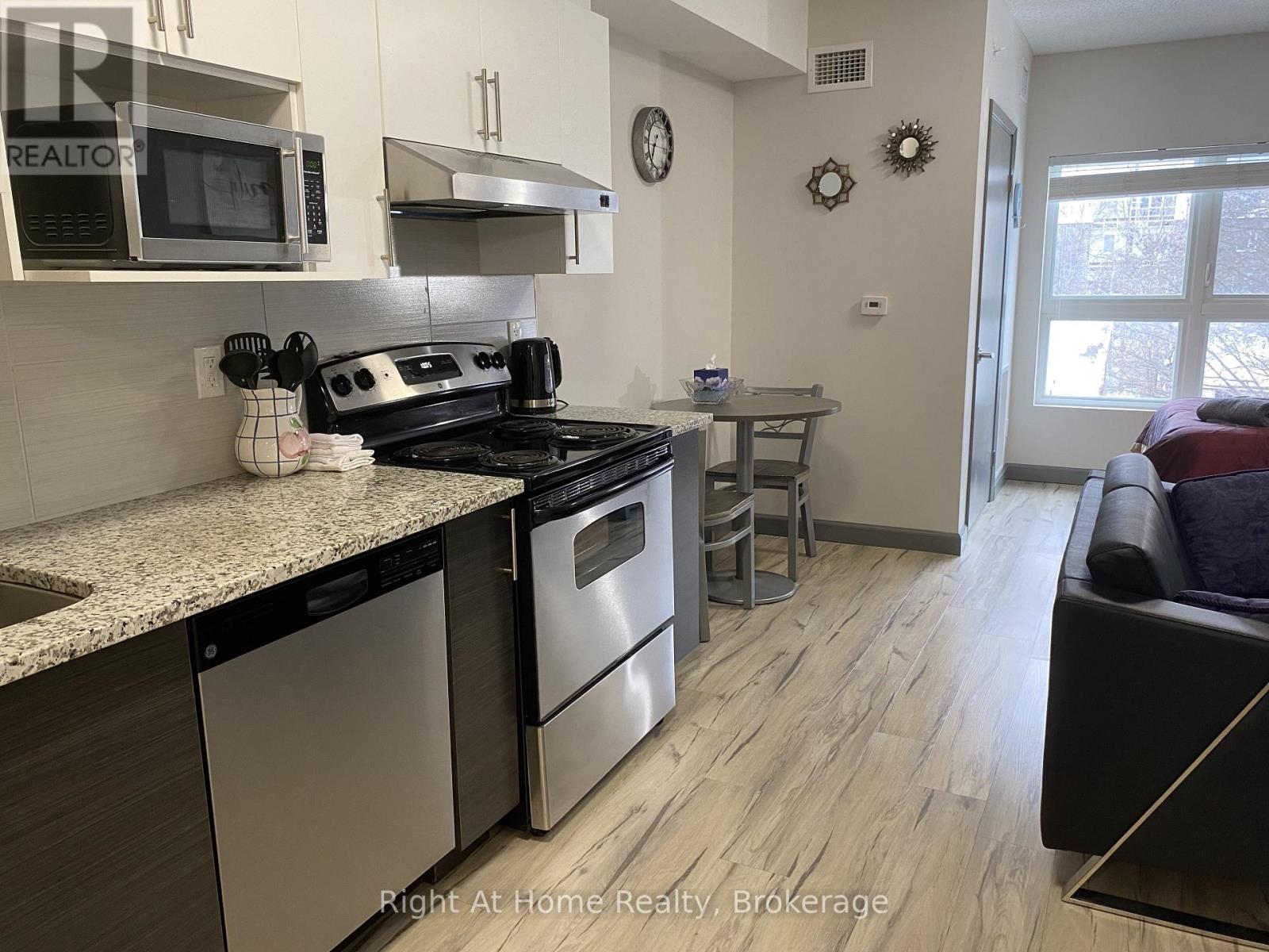 1710 - 258a Sunview Street, Waterloo, Ontario  N2L 3V9 - Photo 2 - X12841876