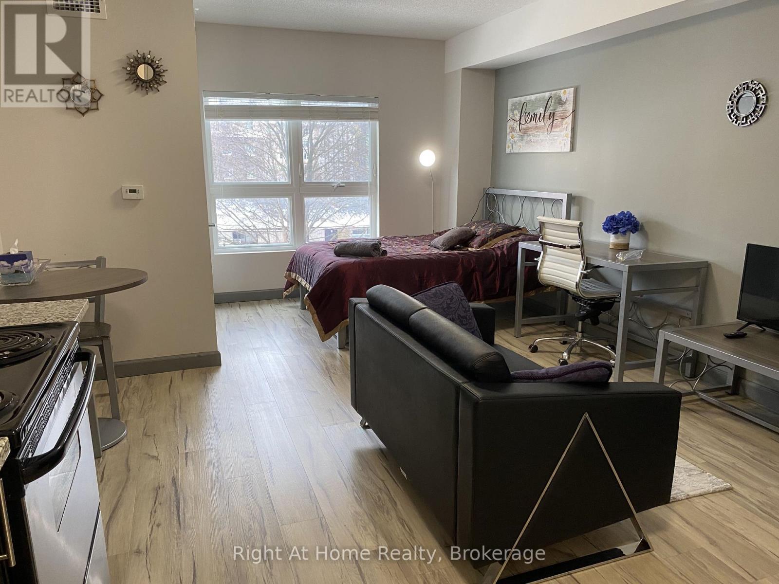 1710 - 258a Sunview Street, Waterloo, Ontario  N2L 3V9 - Photo 4 - X12841876