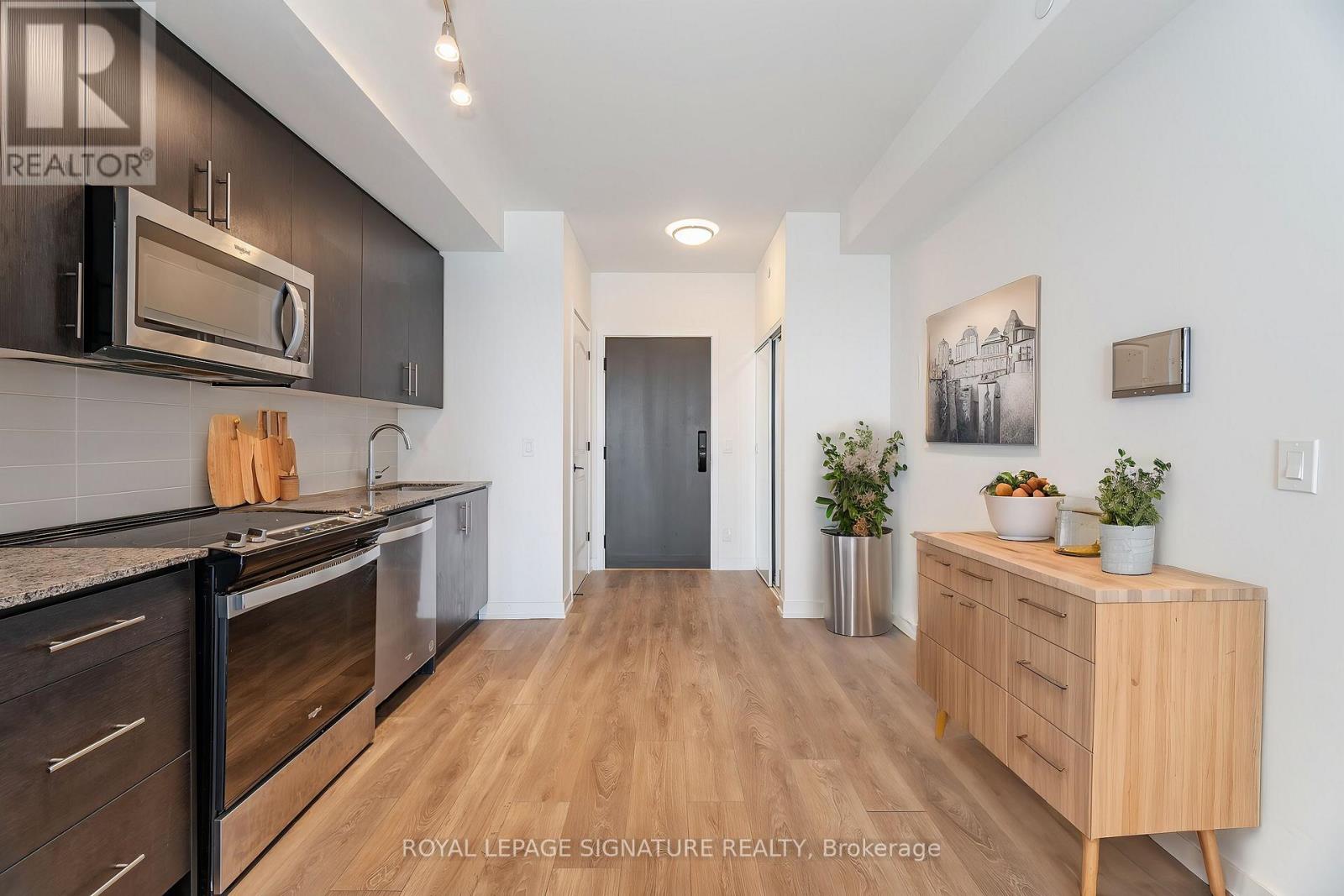 801 - 345 Wheat Boom Drive, Oakville, Ontario  L6H 7X4 - Photo 3 - W12839574