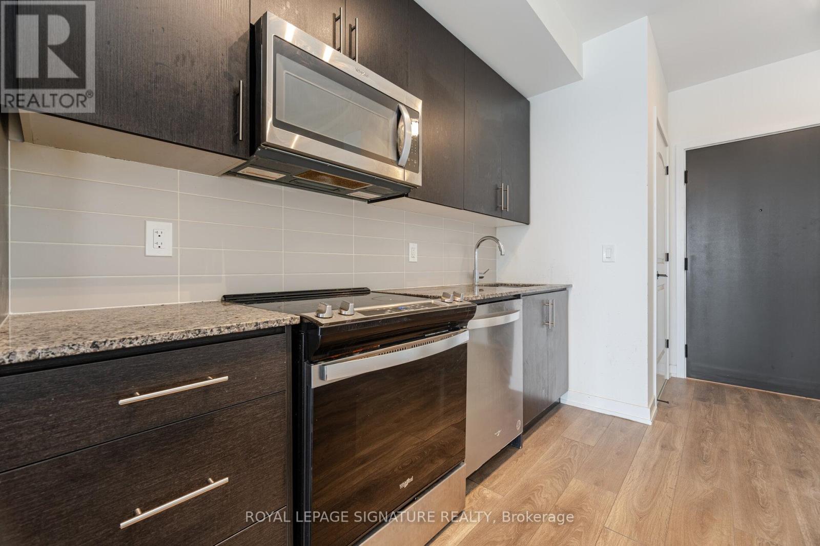 801 - 345 Wheat Boom Drive, Oakville, Ontario  L6H 7X4 - Photo 4 - W12839574