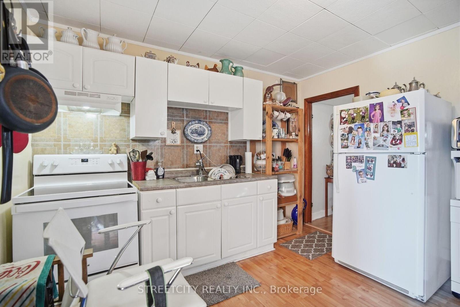 24 Hincks Street, St. Thomas, Ontario  N5R 3N6 - Photo 14 - X12841956