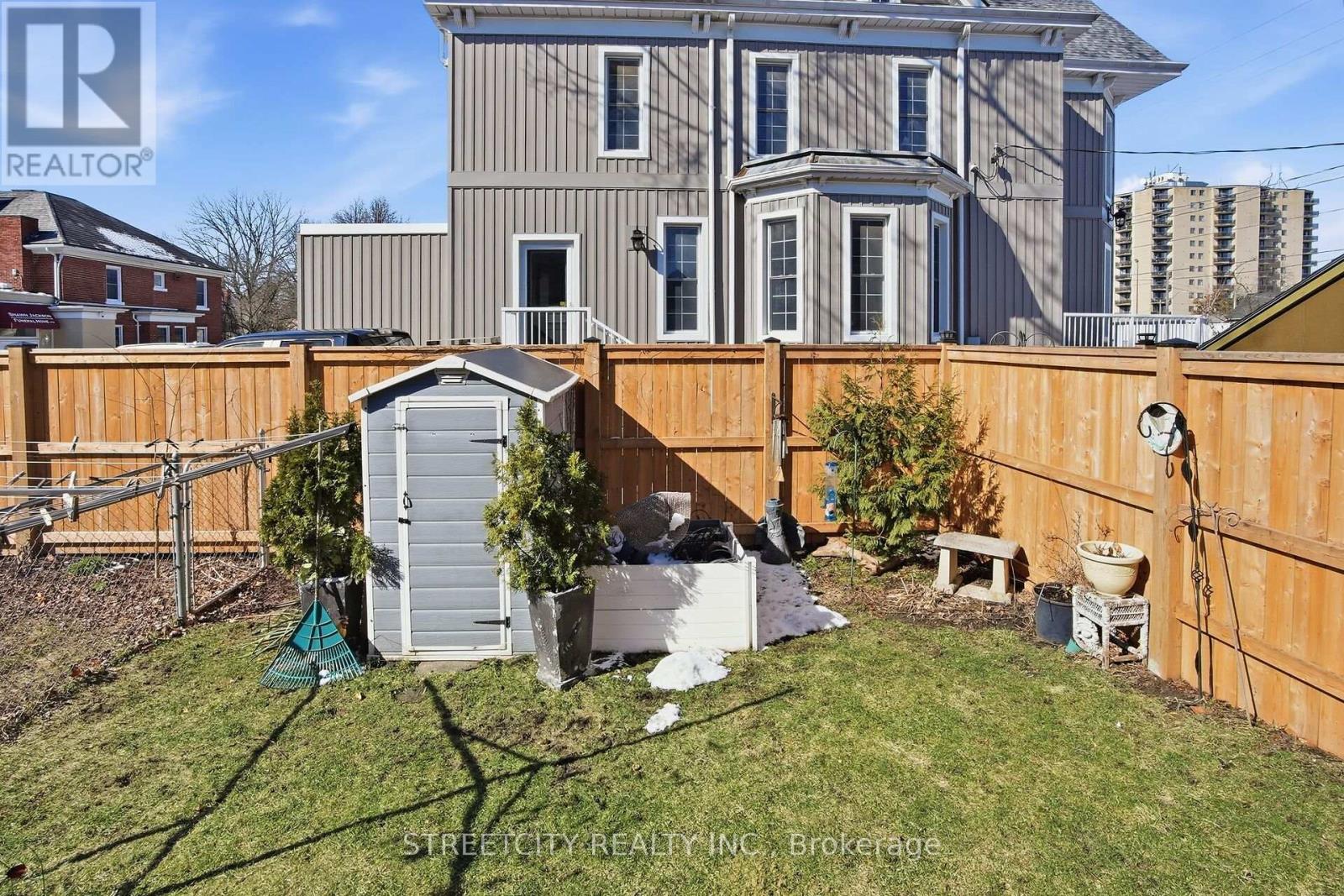 24 Hincks Street, St. Thomas, Ontario  N5R 3N6 - Photo 15 - X12841956