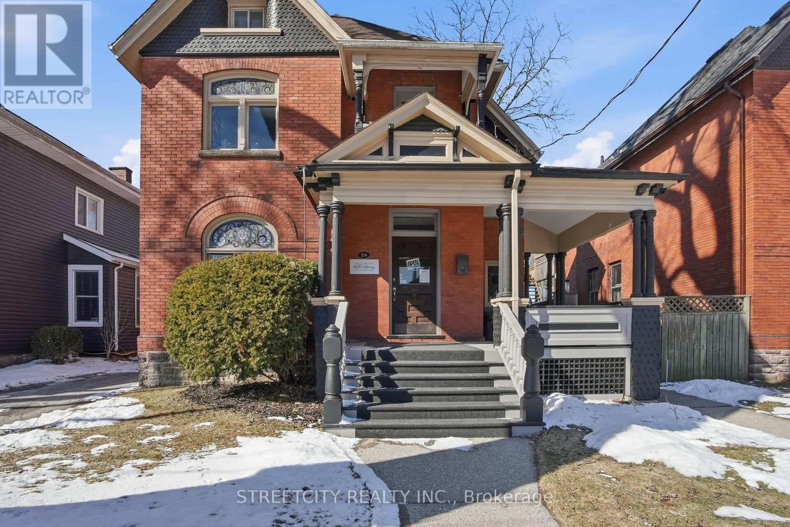 24 Hincks Street, St. Thomas, Ontario  N5R 3N6 - Photo 2 - X12841956