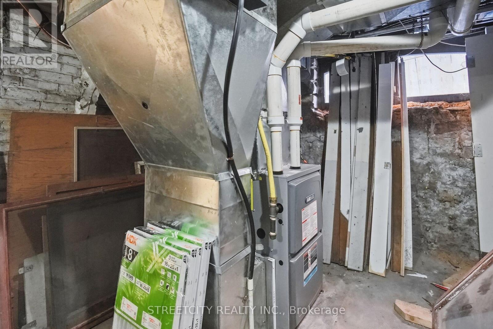 24 Hincks Street, St. Thomas, Ontario  N5R 3N6 - Photo 23 - X12841956