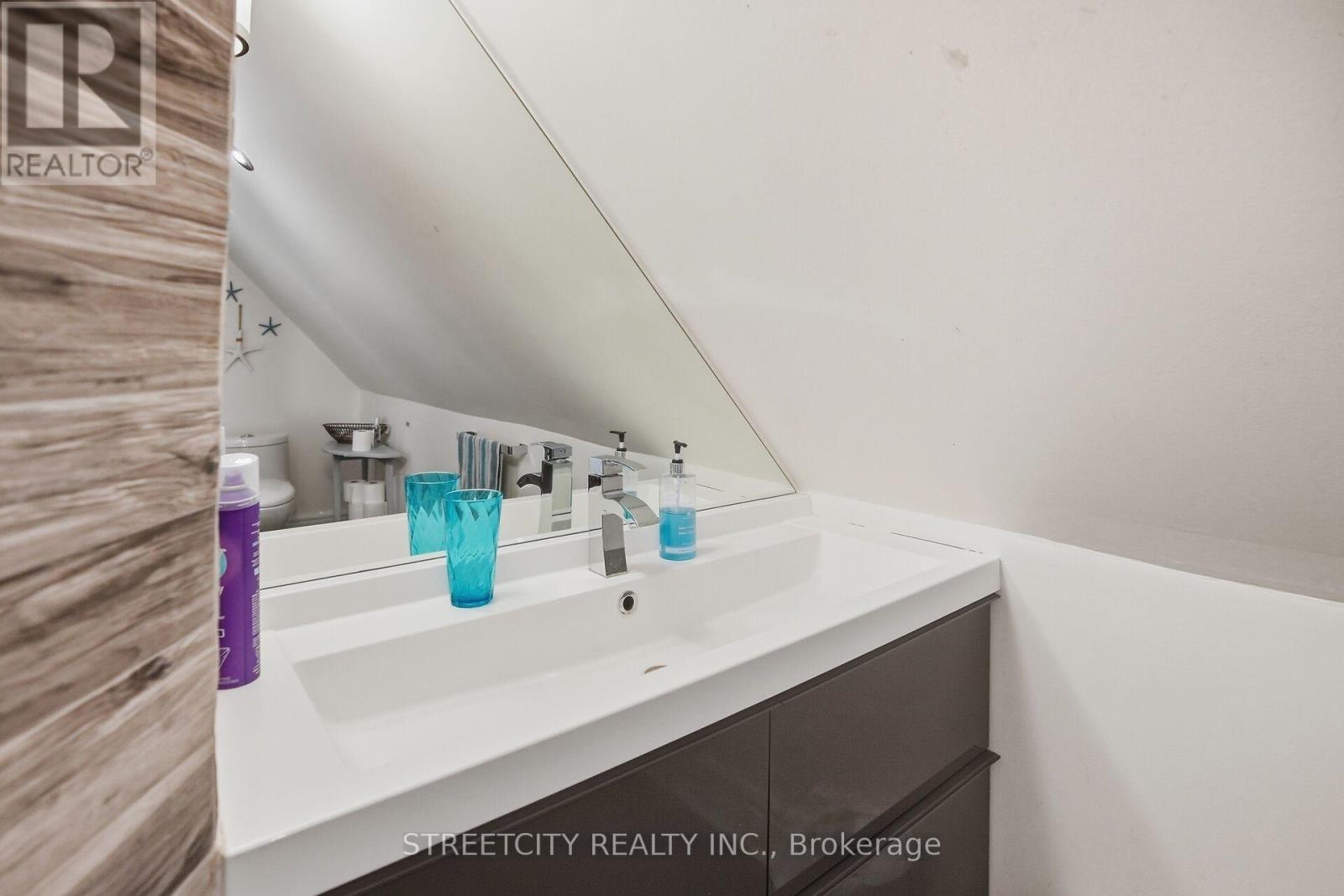 24 Hincks Street, St. Thomas, Ontario  N5R 3N6 - Photo 40 - X12841956