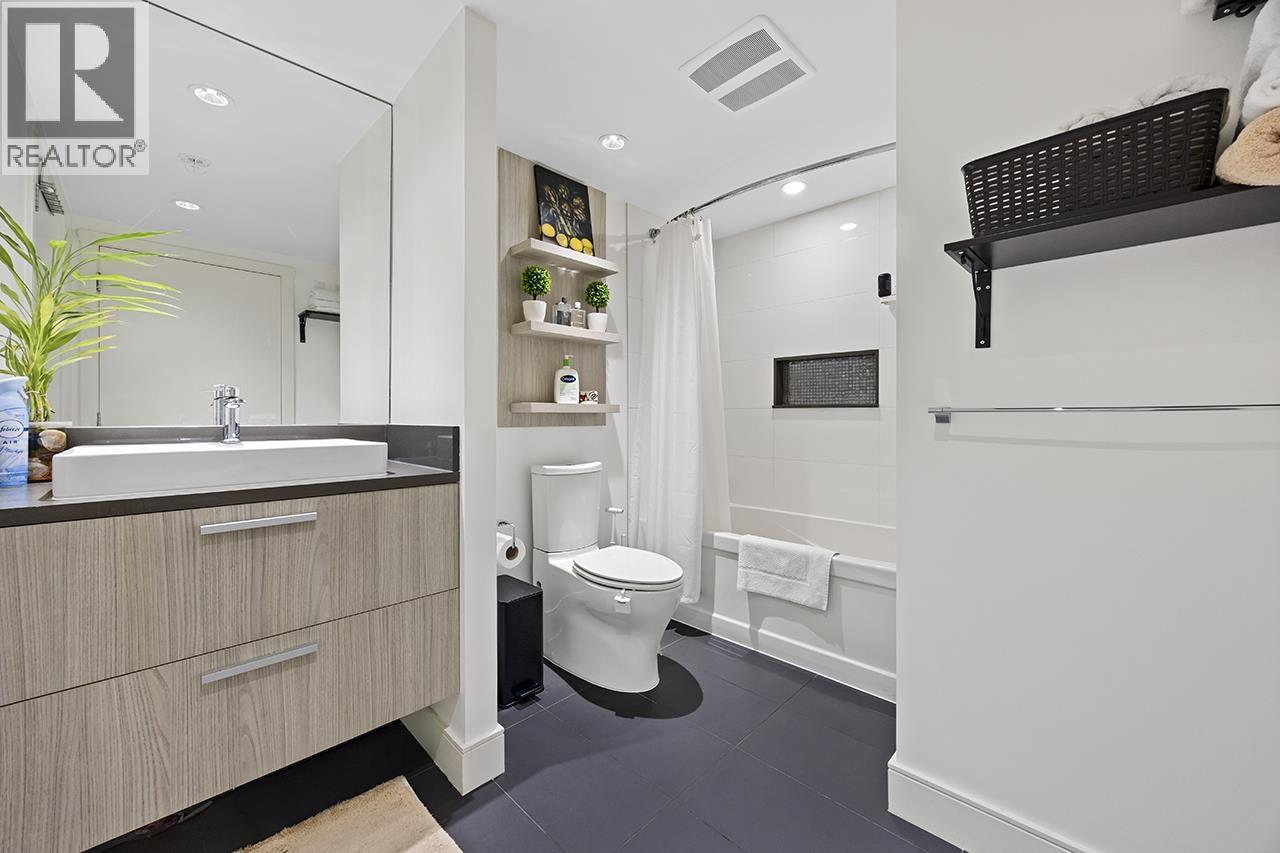 1103 3007 Glen Drive, Coquitlam, British Columbia  V3B 0L8 - Photo 14 - R3095701