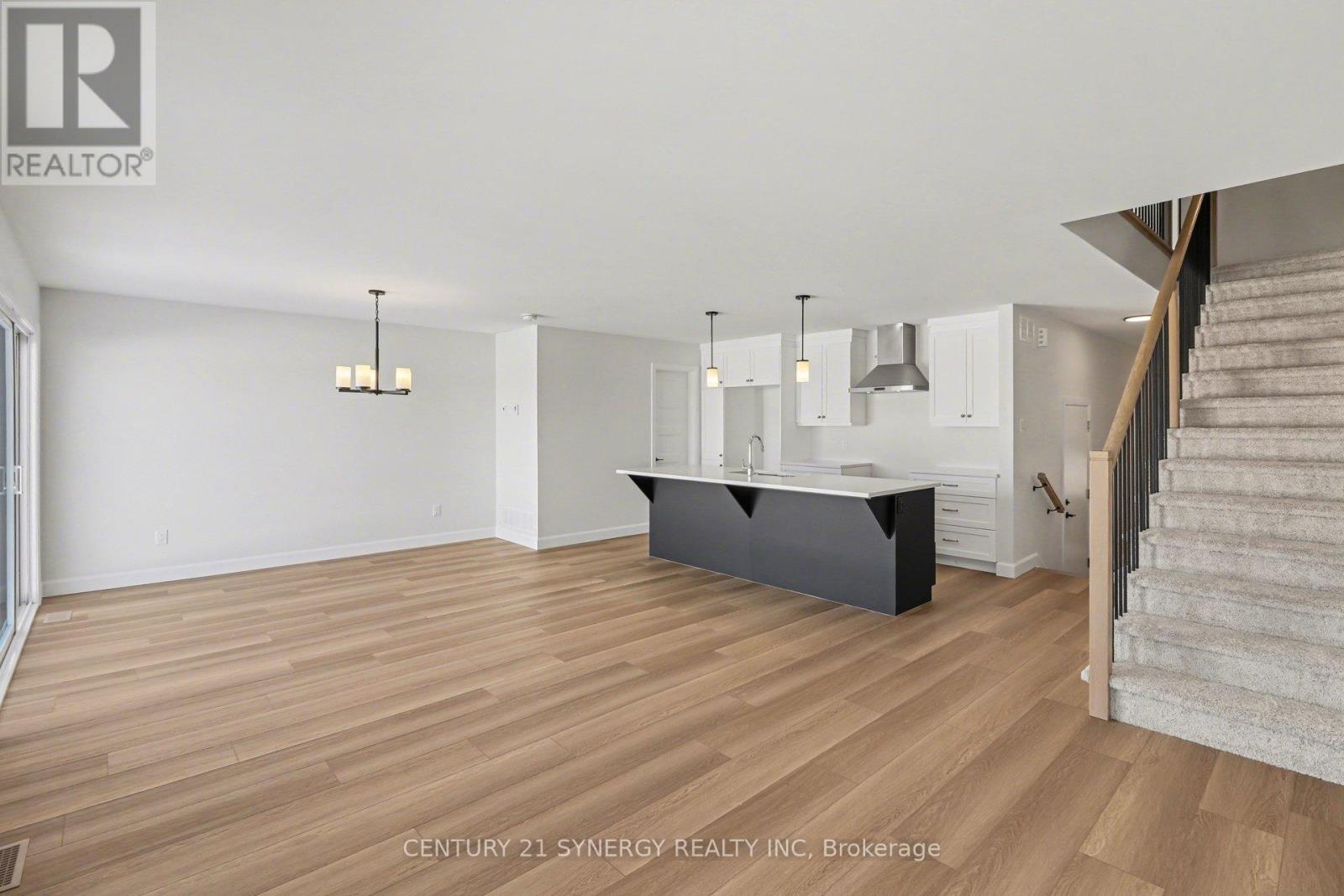 77 Villeneuve Street, North Stormont, Ontario K0C 1W0 - Photo 10 - X12841892