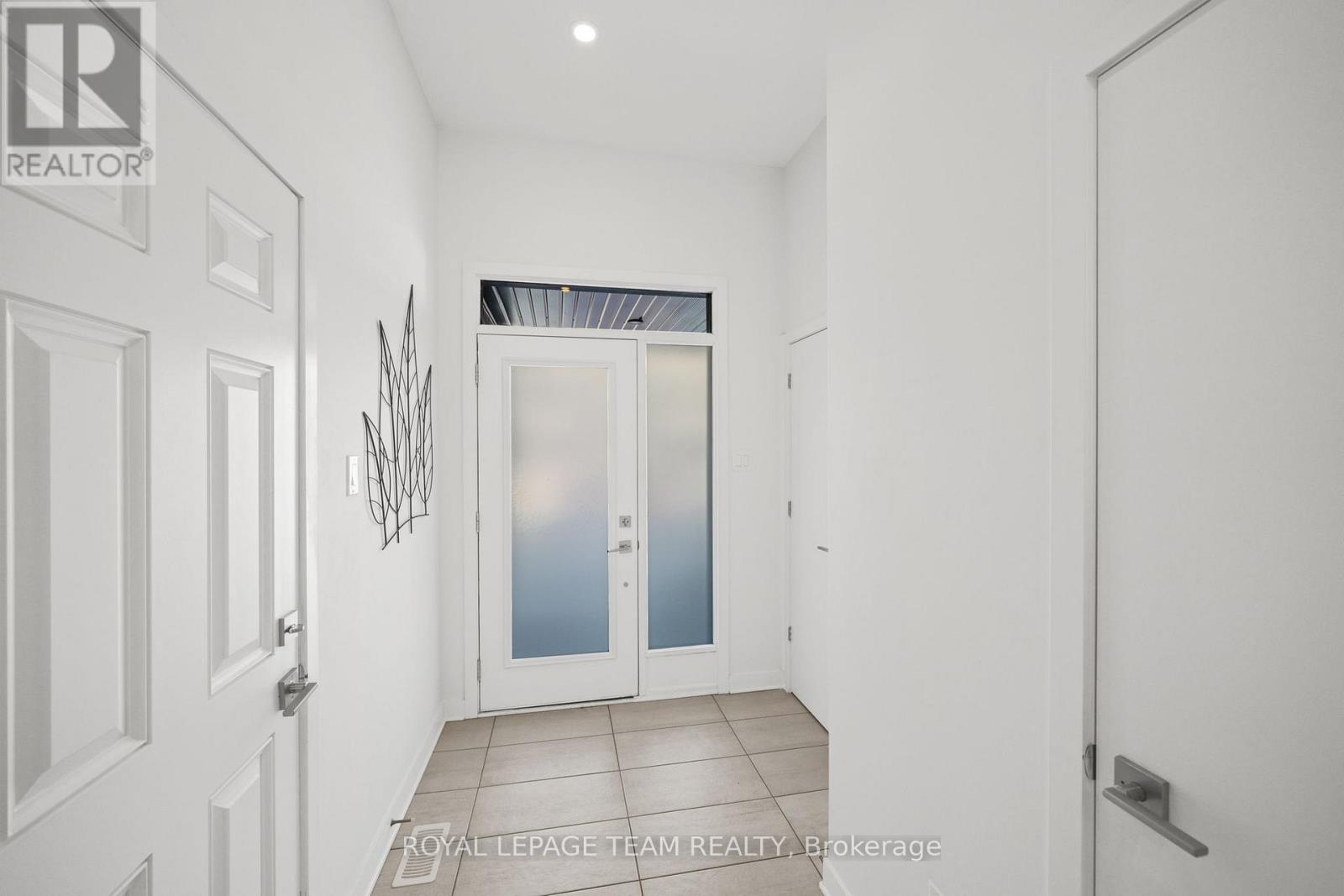 222 Trumpeter Grove, Ottawa, Ontario K4M 0N7 - Photo 2 - X12841954