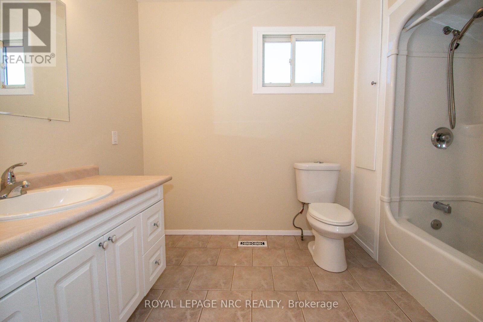 6561 Bellevue Street, Niagara Falls, Ontario  L2E 1Y9 - Photo 38 - X12841902