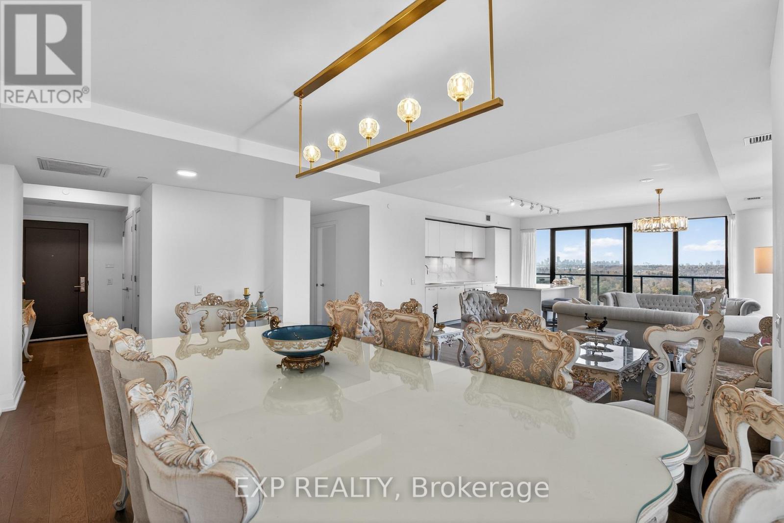 1305 - 33 Frederick Todd Way, Toronto, Ontario  M4G 0C9 - Photo 4 - C12813458