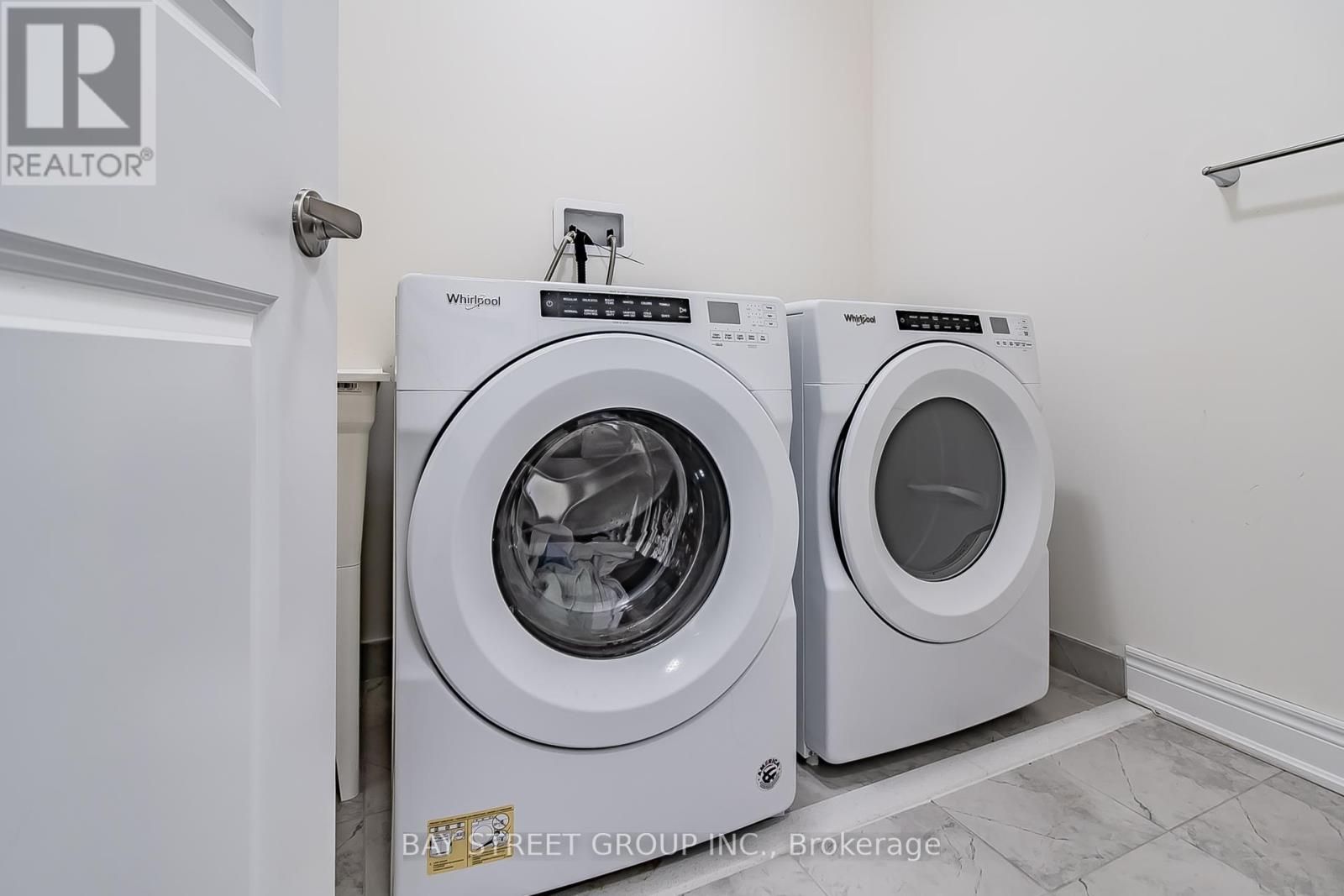 Upper Level - 50 Drizzel Crescent, Richmond Hill, Ontario  L4E 2G8 - Photo 17 - N12841686