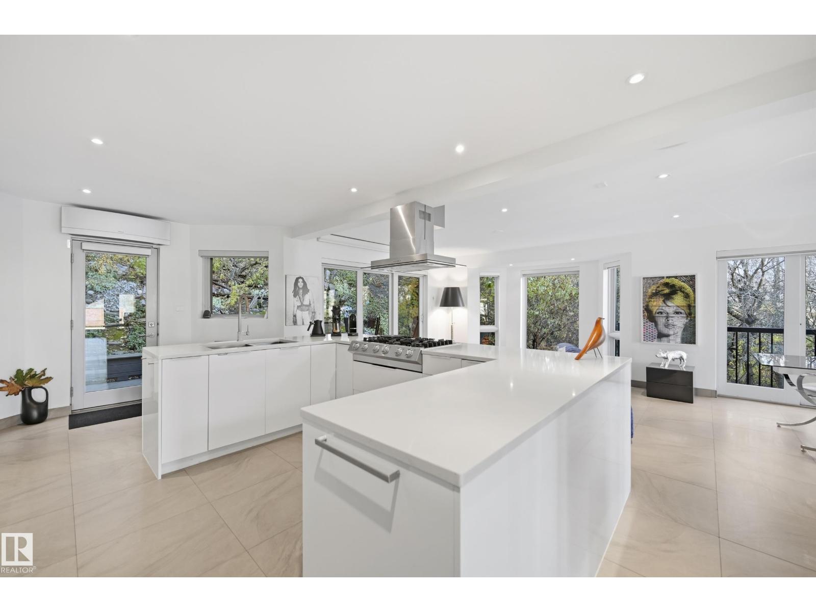 10065 90 Av Nw, Edmonton, Alberta  T6E 4X2 - Photo 14 - E4475713