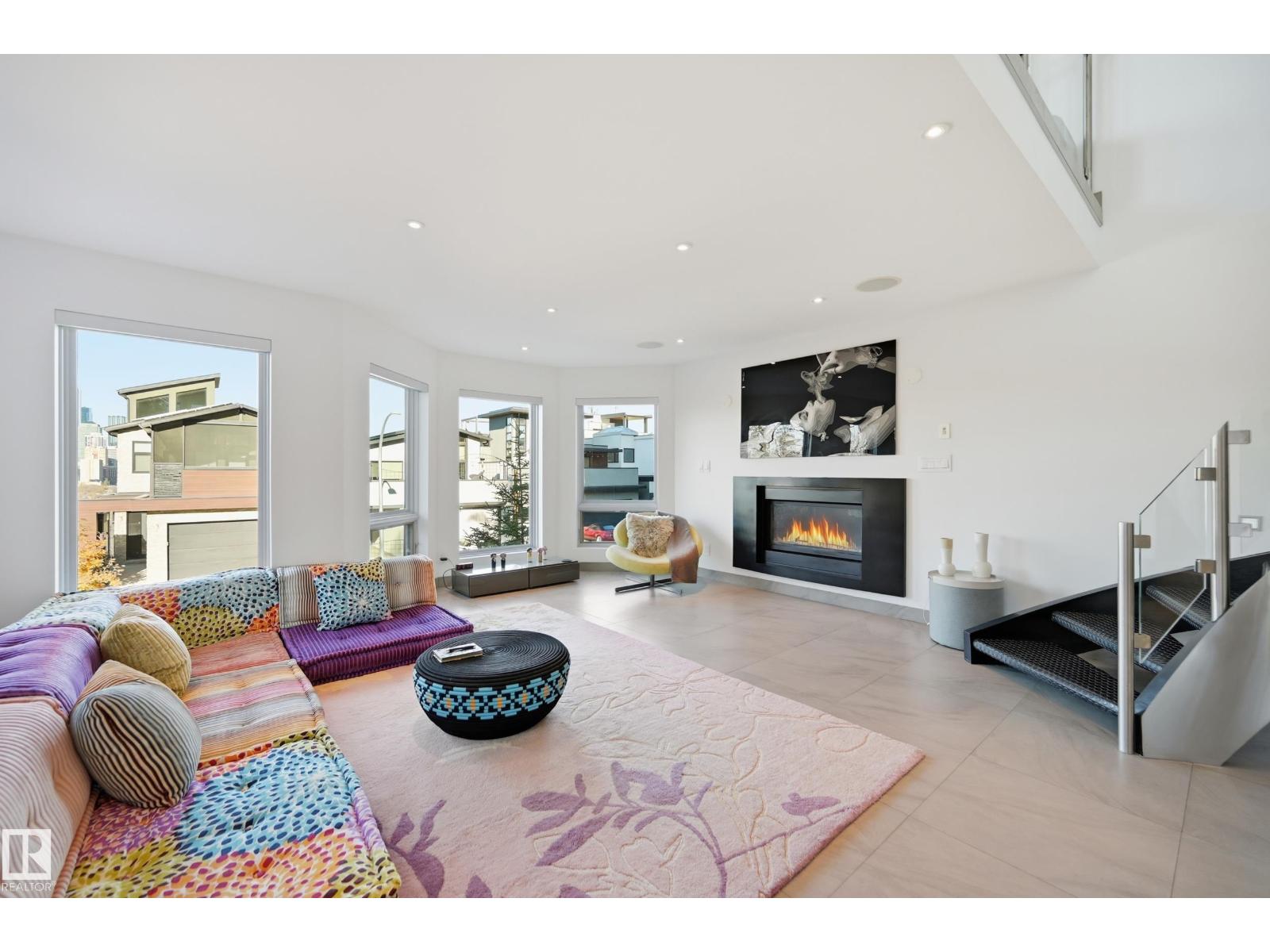 10065 90 Av Nw, Edmonton, Alberta  T6E 4X2 - Photo 6 - E4475713