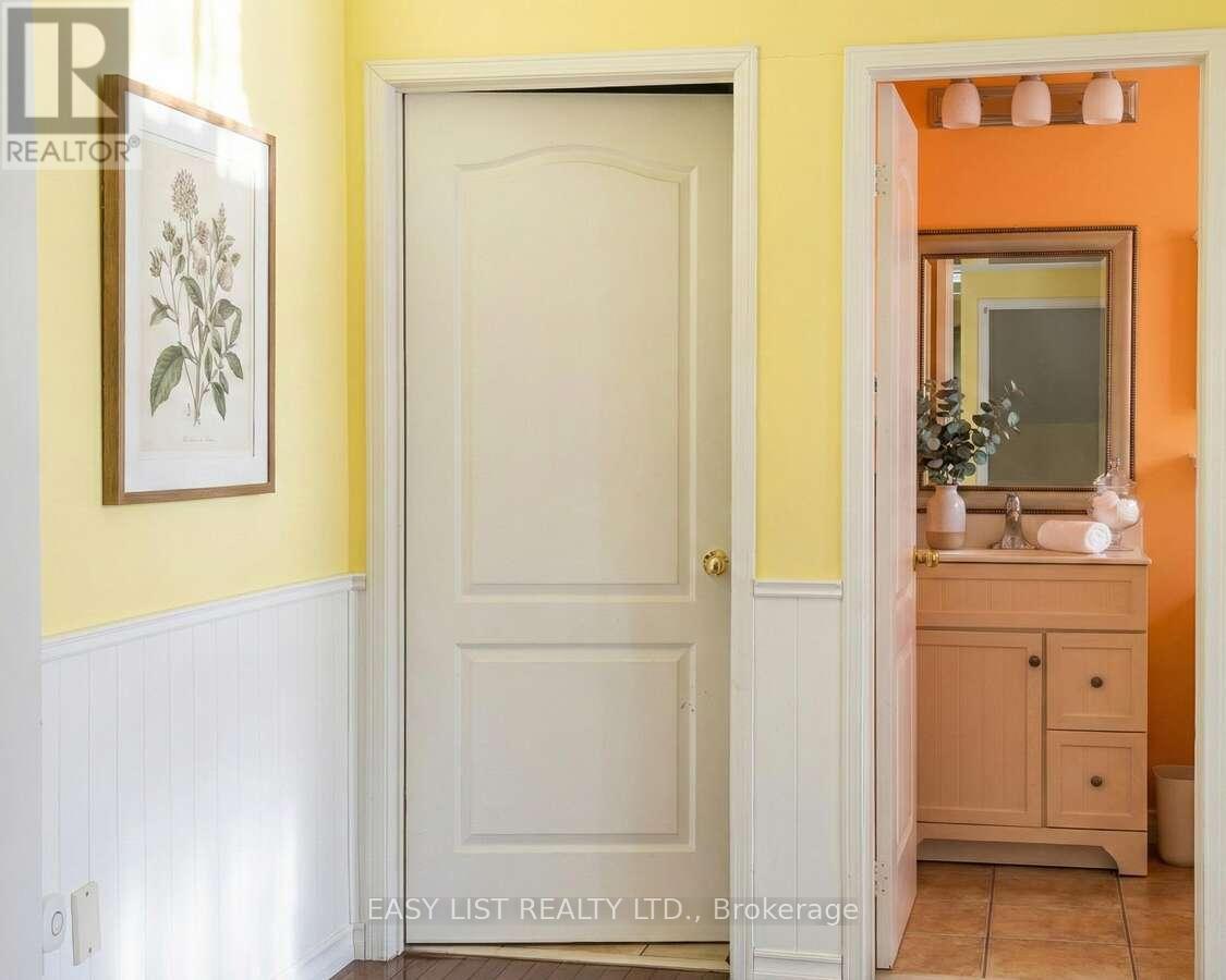 345 Tower Hill Road, Richmond Hill, Ontario  L4E 0A6 - Photo 8 - N12841868