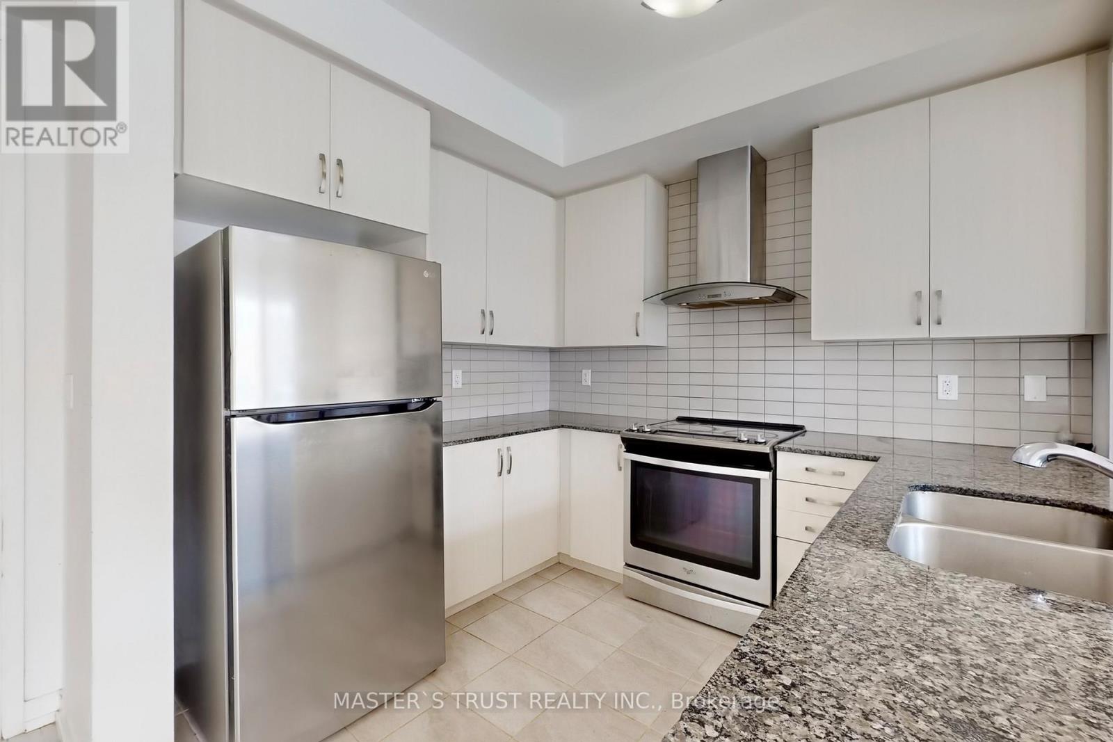 208 Harding Park Street, Newmarket, Ontario  L3Y 0E3 - Photo 11 - N12841960