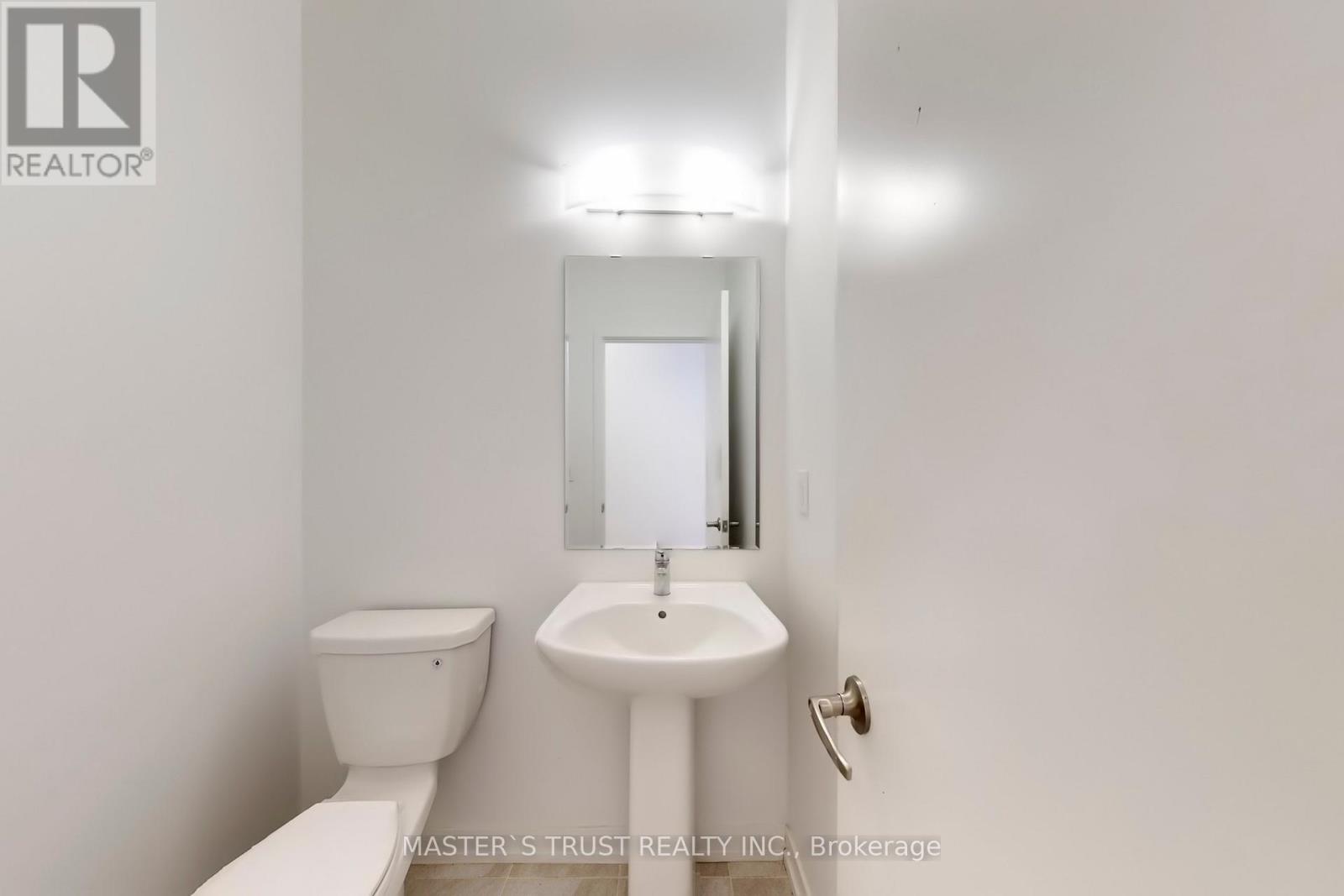 208 Harding Park Street, Newmarket, Ontario  L3Y 0E3 - Photo 14 - N12841960