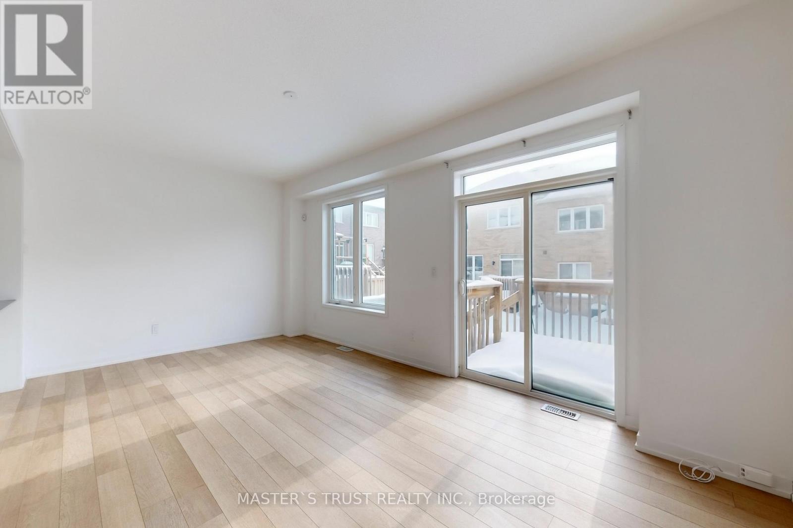 208 Harding Park Street, Newmarket, Ontario  L3Y 0E3 - Photo 4 - N12841960