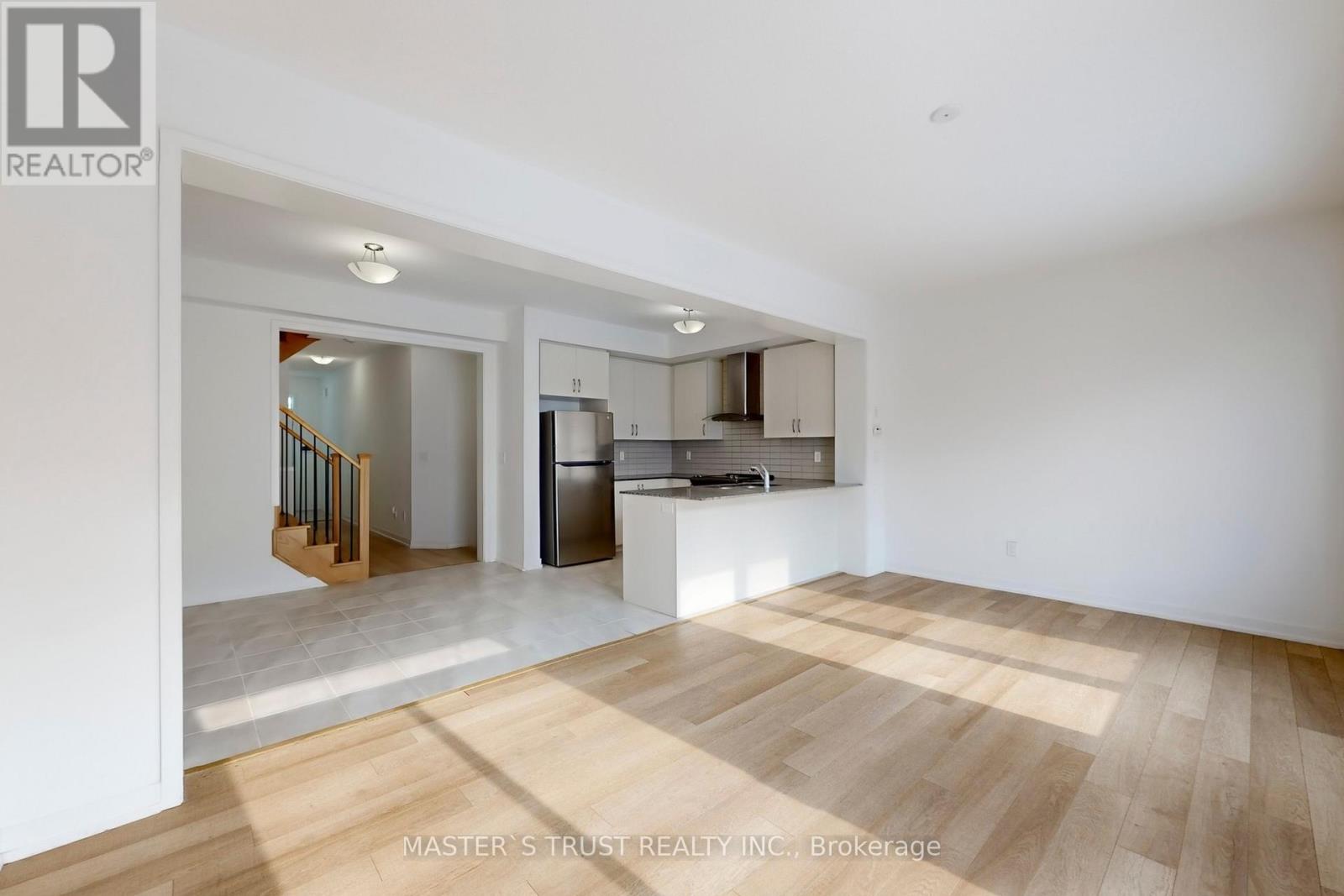 208 Harding Park Street, Newmarket, Ontario  L3Y 0E3 - Photo 7 - N12841960