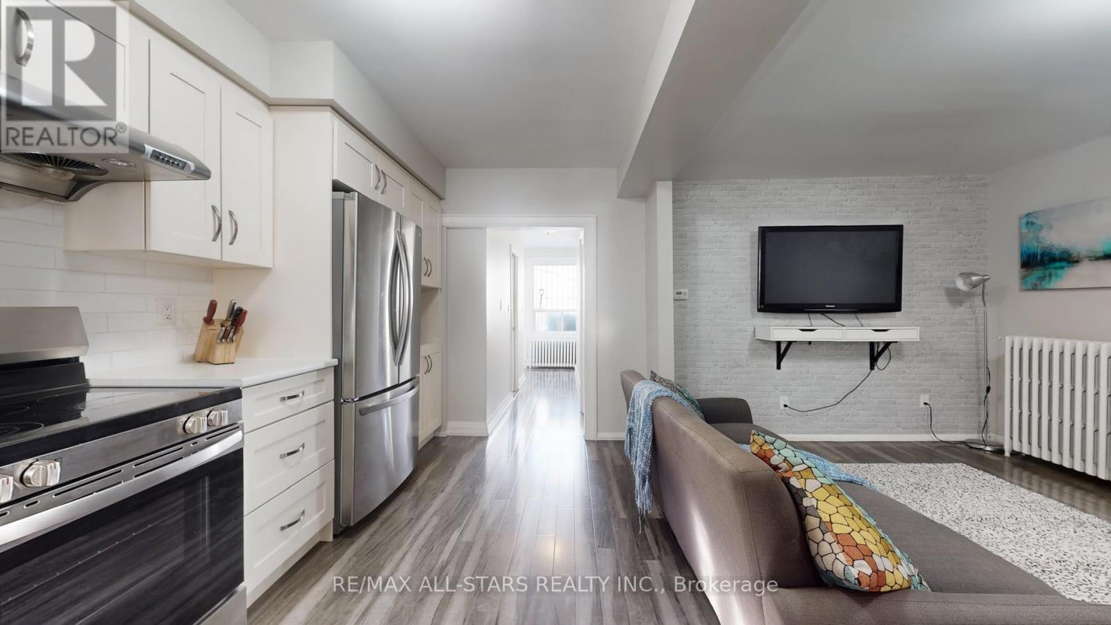 2nd - 1074 Bloor Street W, Toronto, Ontario  M6H 1M6 - Photo 8 - W12797316