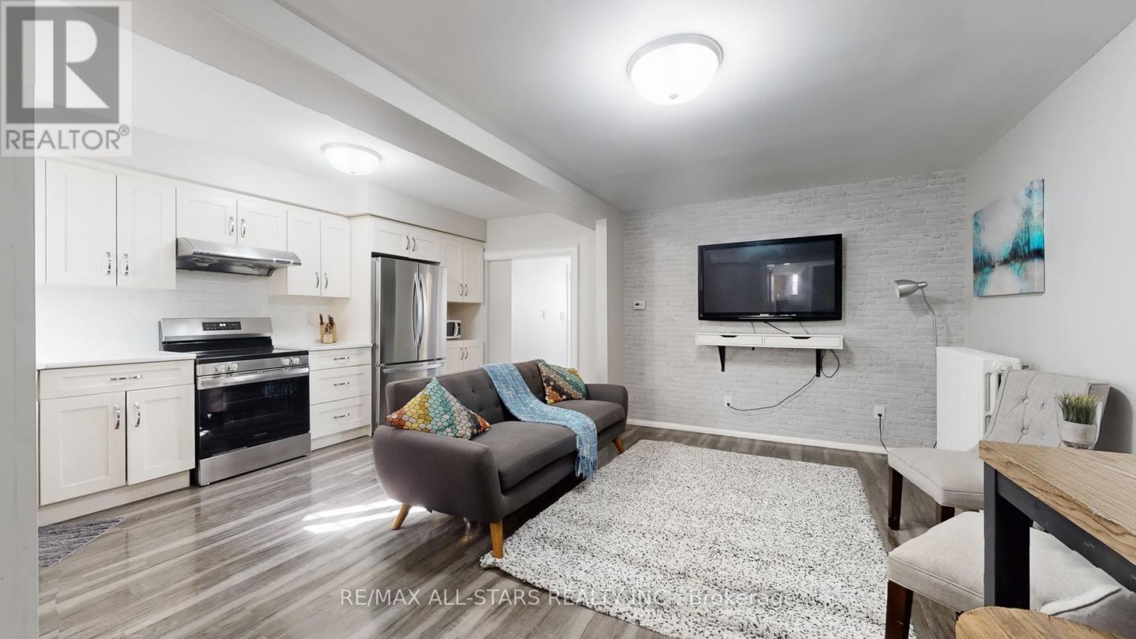 2nd - 1074 Bloor Street W, Toronto, Ontario  M6H 1M6 - Photo 3 - W12797316