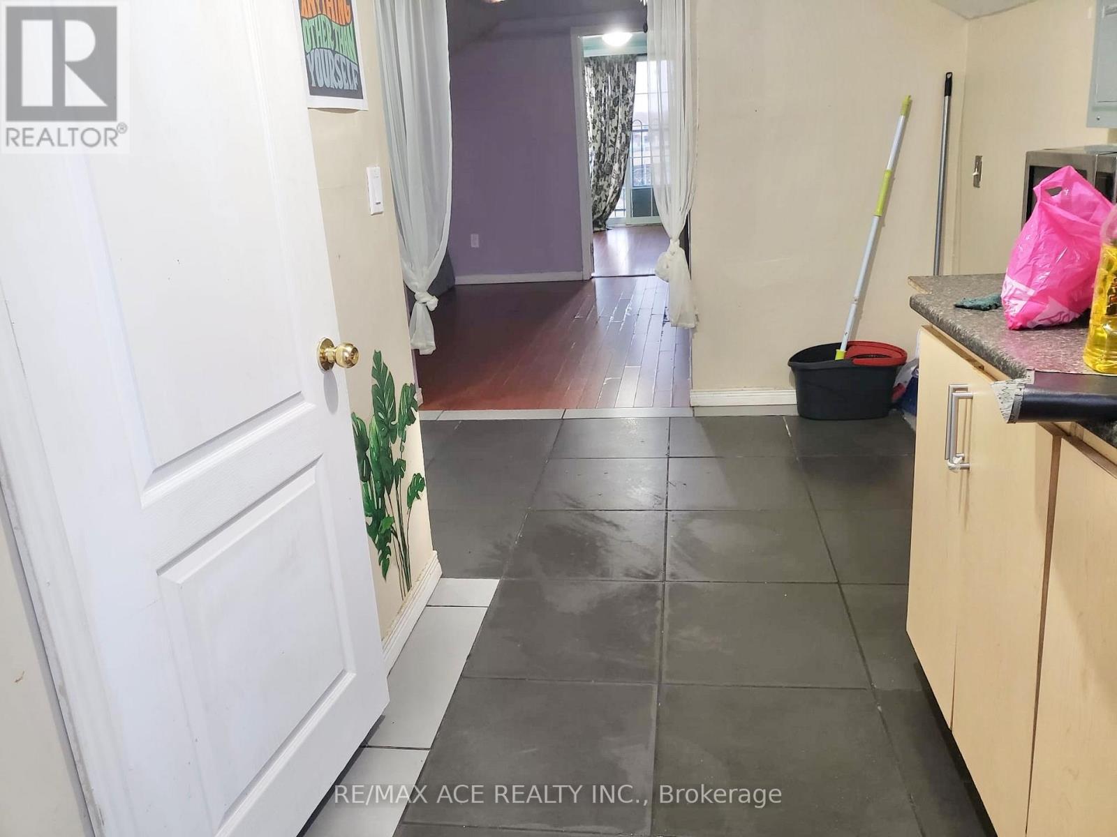 3rd Floor - 7098 Goreway Drive, Mississauga, Ontario  L4T 2T6 - Photo 2 - W12841946