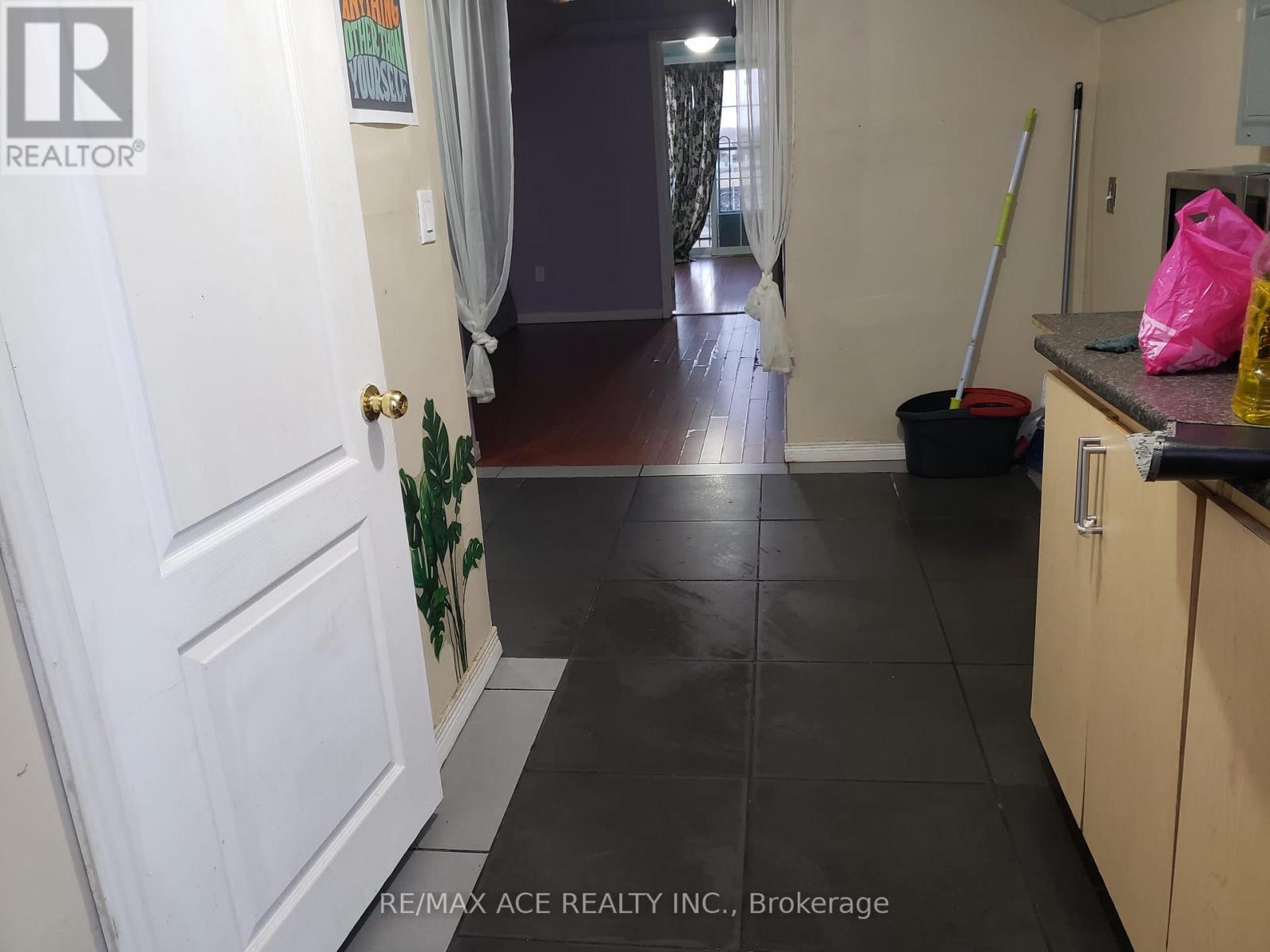 3rd Floor - 7098 Goreway Drive, Mississauga, Ontario  L4T 2T6 - Photo 3 - W12841946