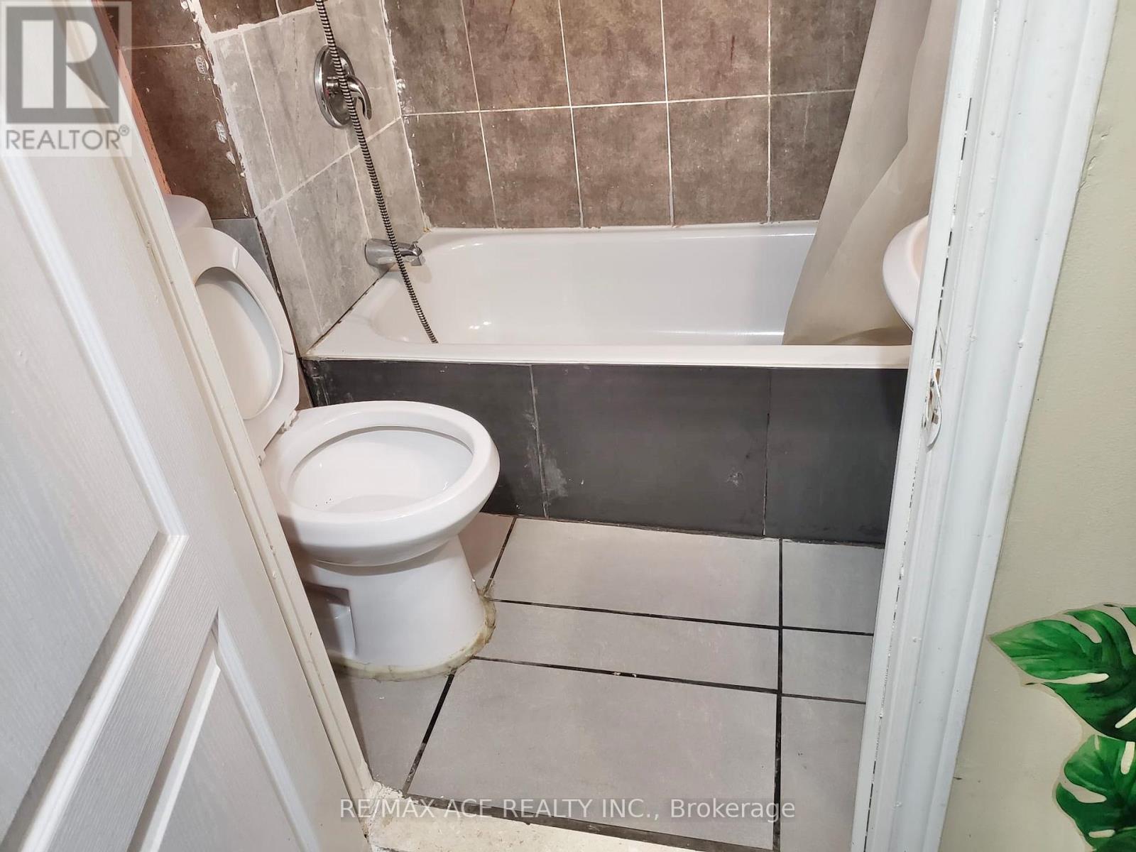 3rd Floor - 7098 Goreway Drive, Mississauga, Ontario  L4T 2T6 - Photo 8 - W12841946