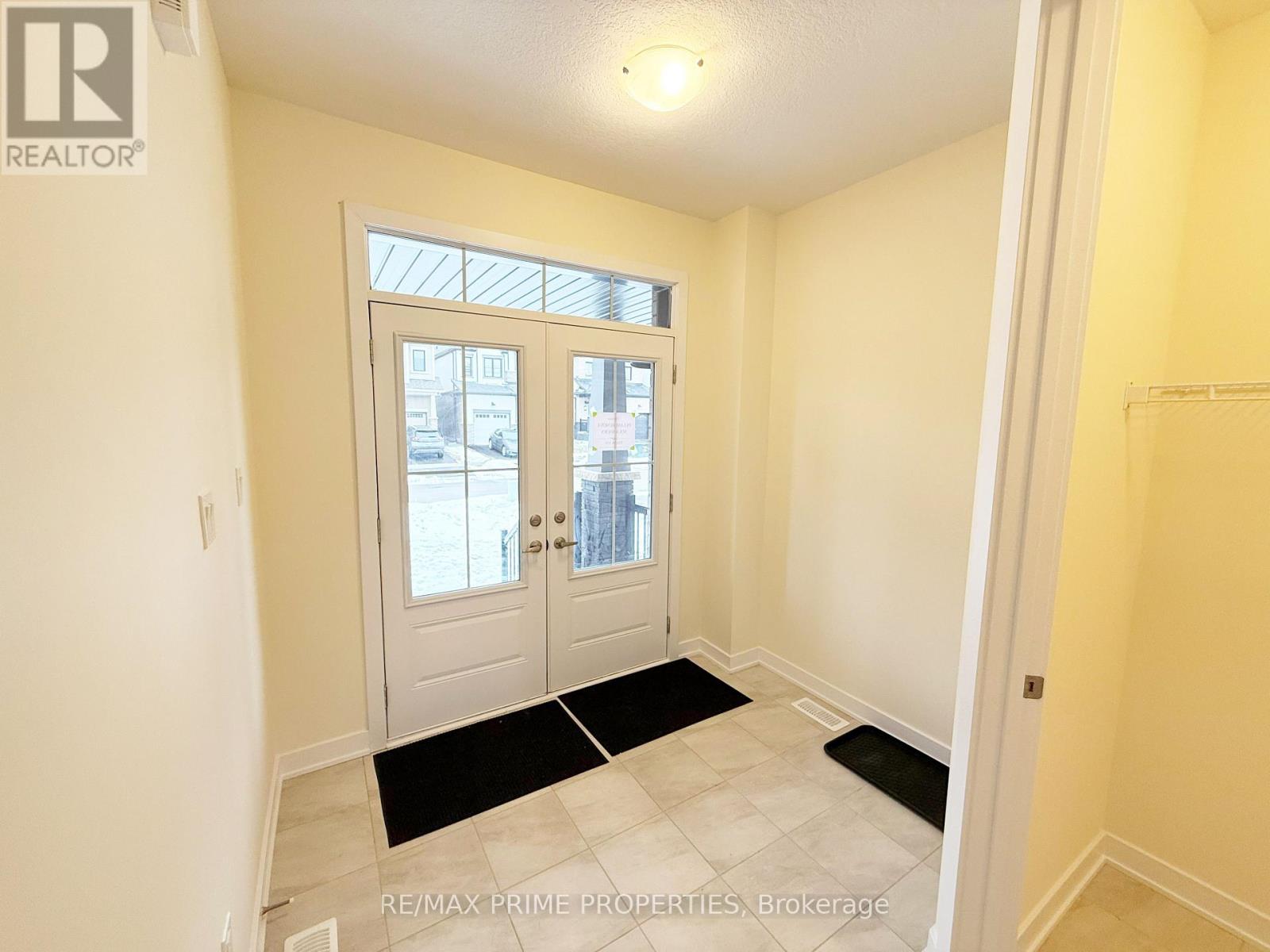 27 Starboard Crescent, Welland, Ontario  L3B 0M7 - Photo 3 - X12841874