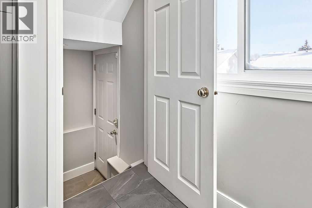 135 Amiens Crescent Sw, Calgary, Alberta  T2T 6E7 - Photo 18 - A2290183