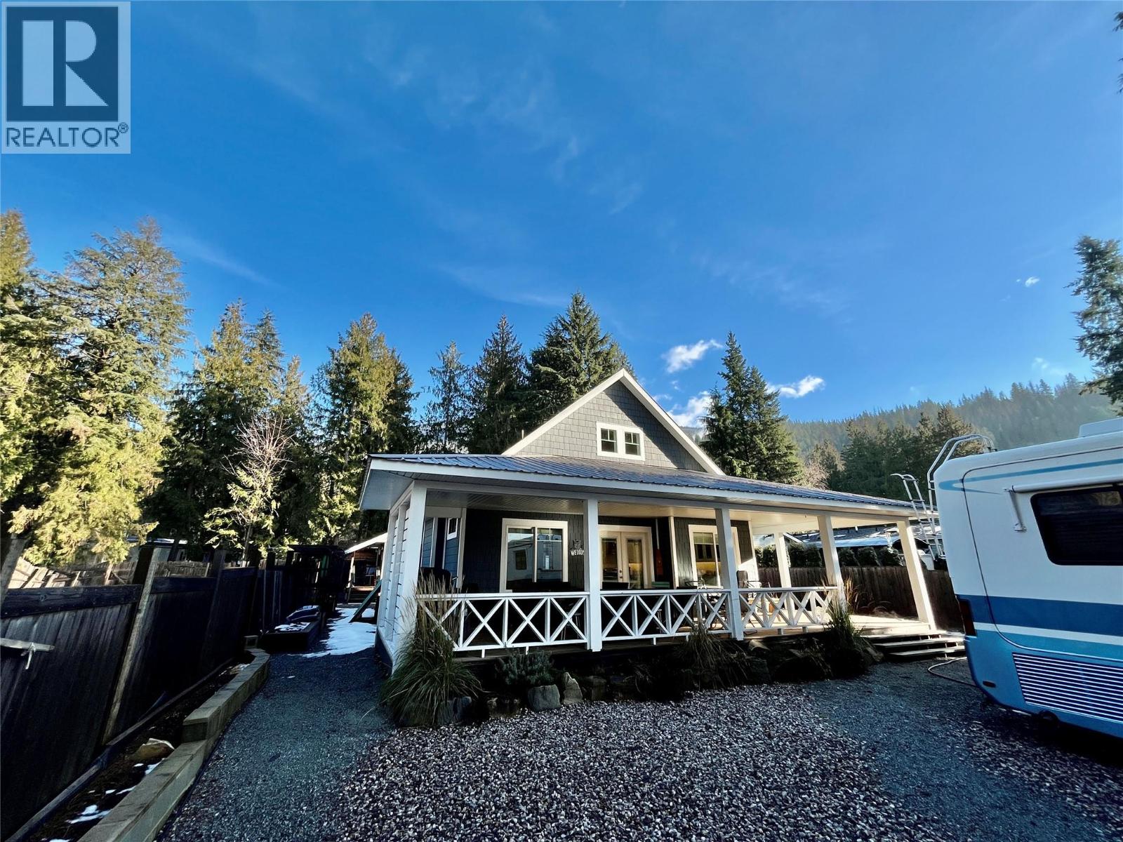 8902 Swanshore Road, Swansea Point, British Columbia