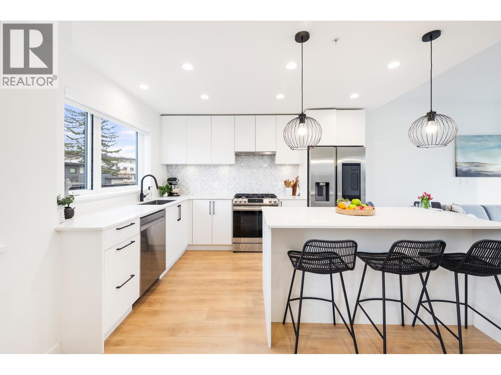 444 545 E 2nd Street, North Vancouver, British Columbia  V7L 1E1 - Photo 5 - R3091273