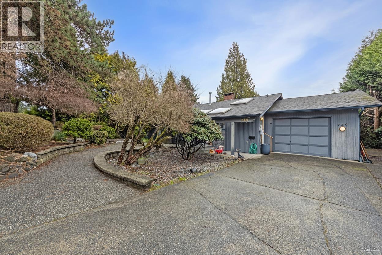 749 CARLETON DRIVE, Port Moody, British Columbia