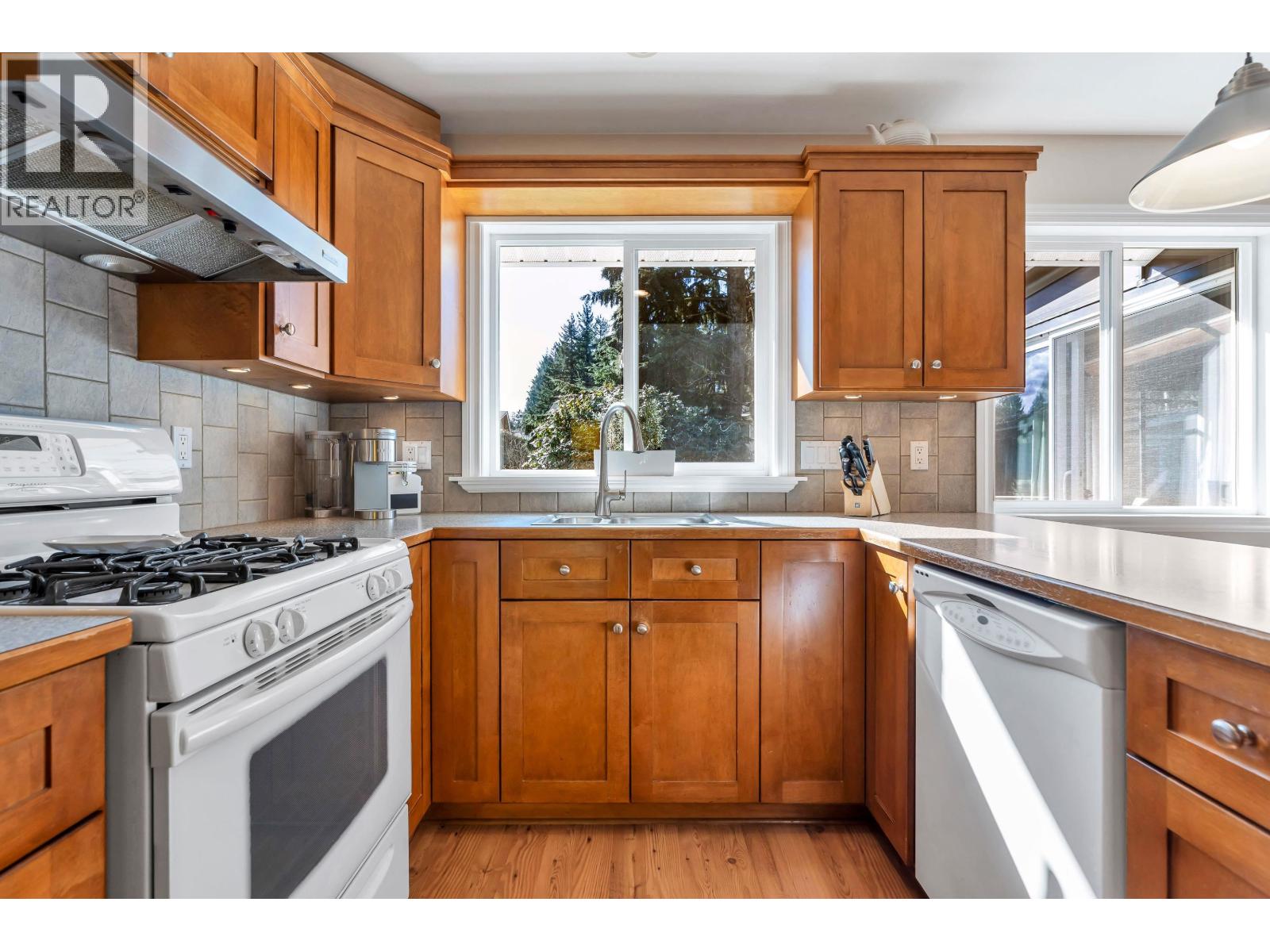 2122 Anita Drive, Port Coquitlam, British Columbia  V3C 1H3 - Photo 18 - R3095760