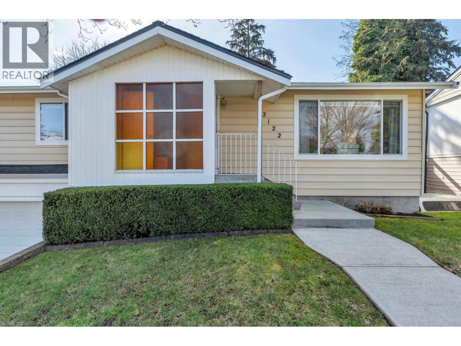 2122 Anita Drive, Port Coquitlam, British Columbia  V3C 1H3 - Photo 3 - R3095760