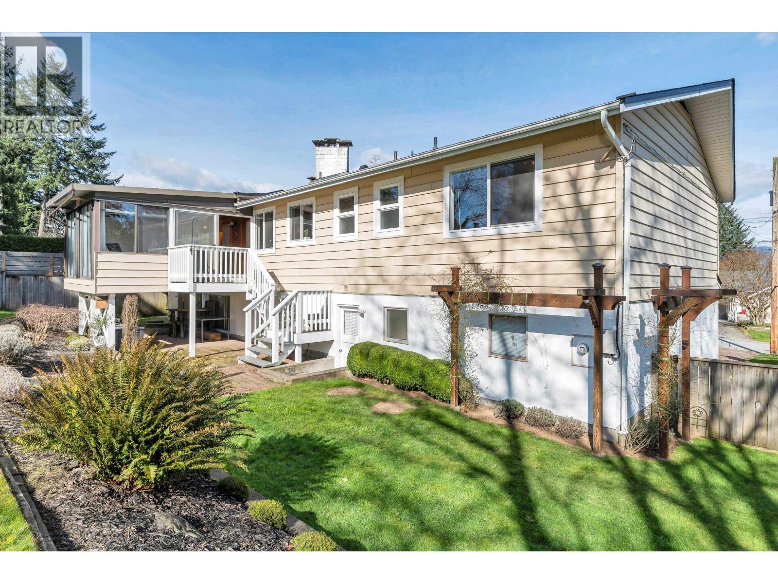 2122 Anita Drive, Port Coquitlam, British Columbia  V3C 1H3 - Photo 37 - R3095760