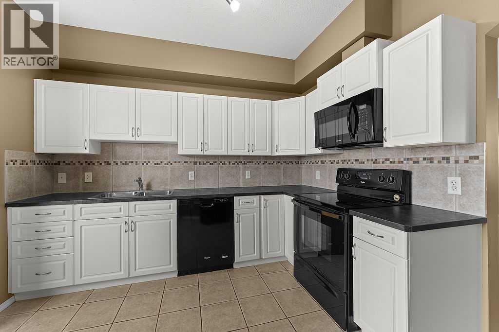 215 Strathcona Circle, Strathmore, Alberta T1P 0B1 - Photo 9 - A2282289