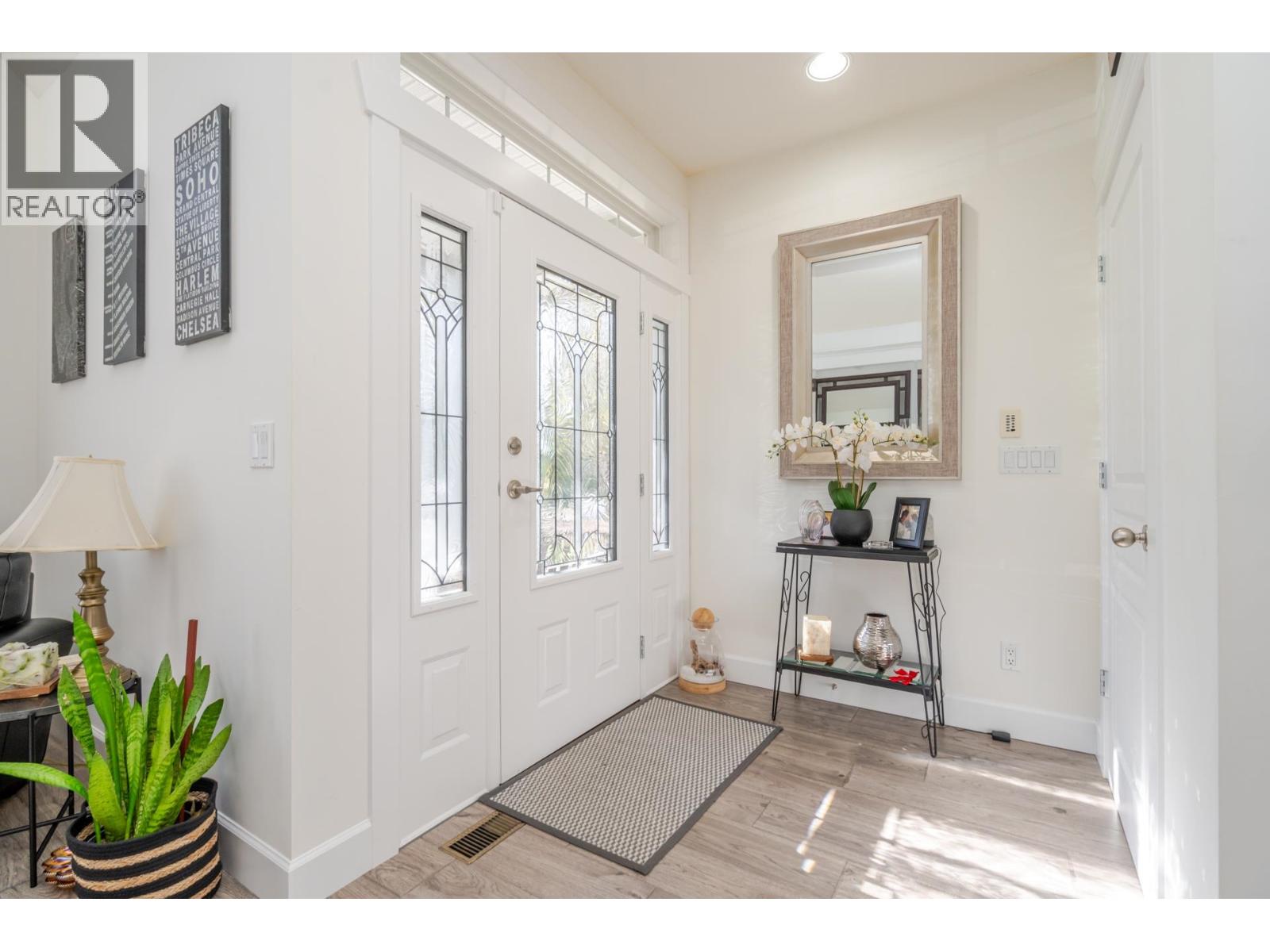 10510 Baker Place, Maple Ridge, British Columbia  V2W 2C2 - Photo 3 - R3095720